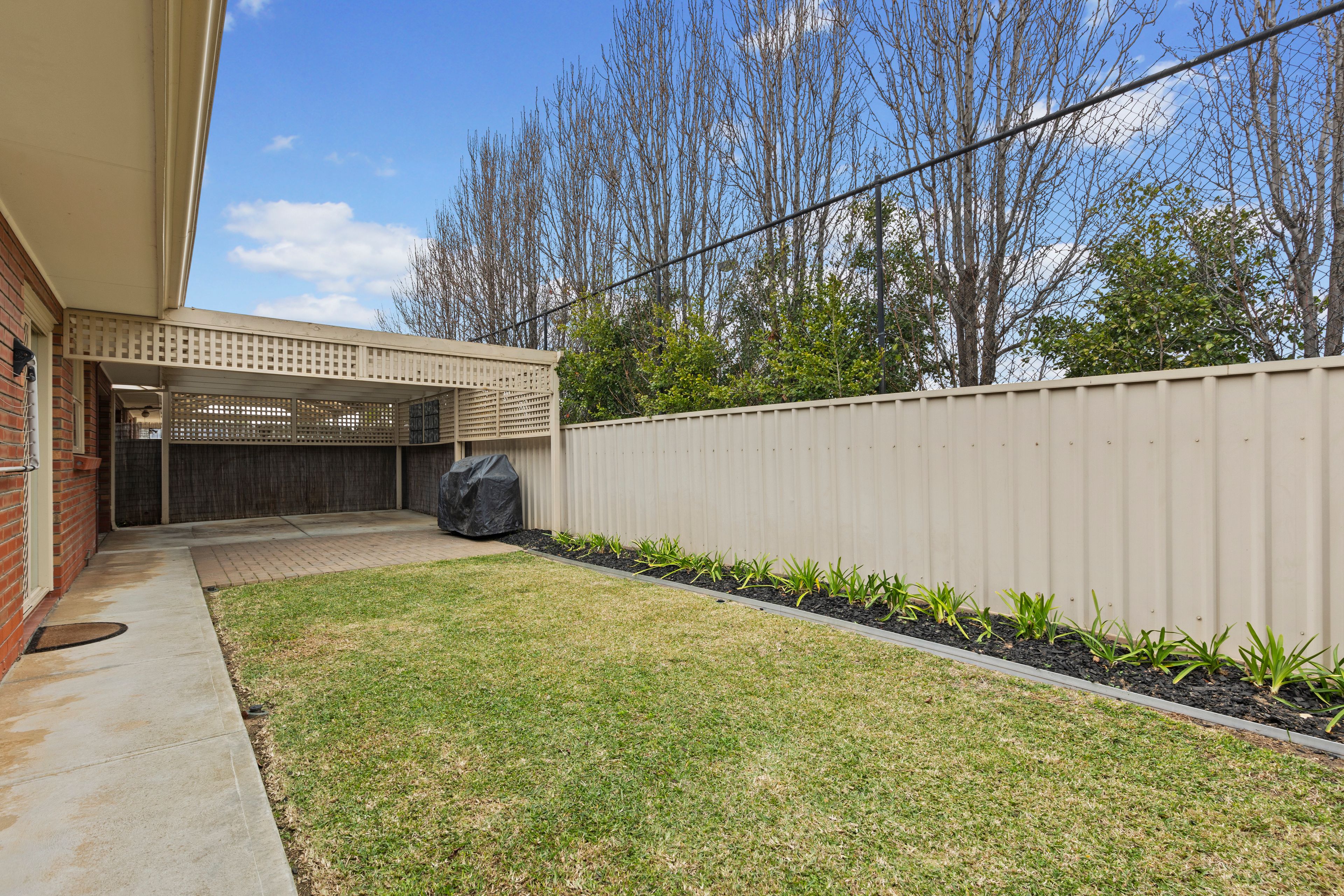 4/5 Henley Avenue — photo 12 of 13