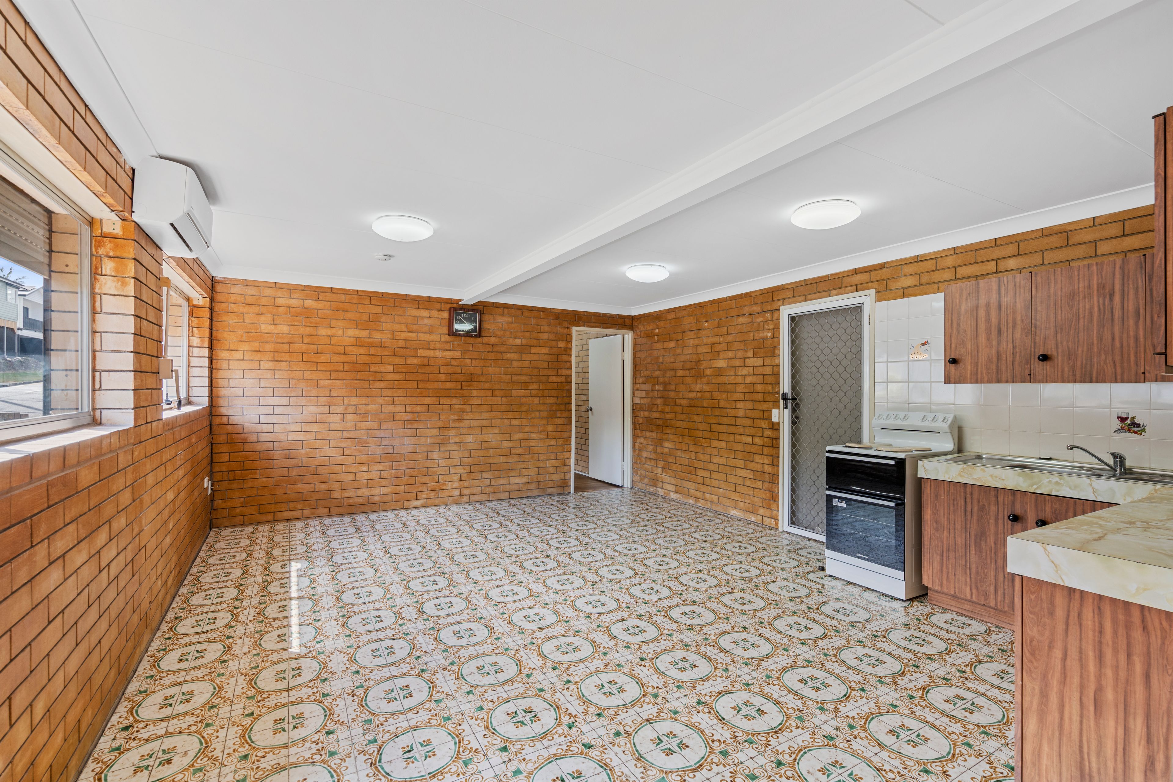 31 Clara Street — photo 11 of 16