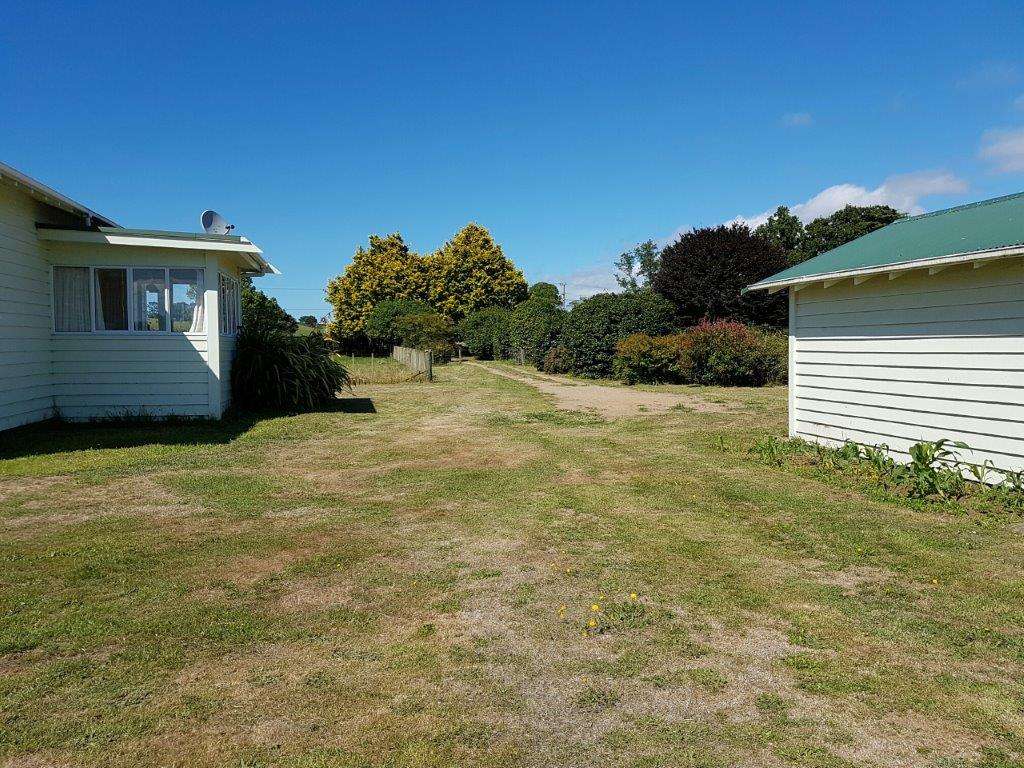 438 Pirongia Road photo 15