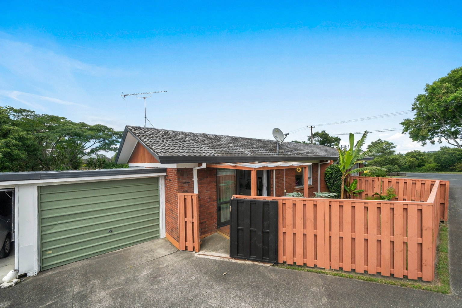 2/24 Robertson Road, Favona, Manukau City