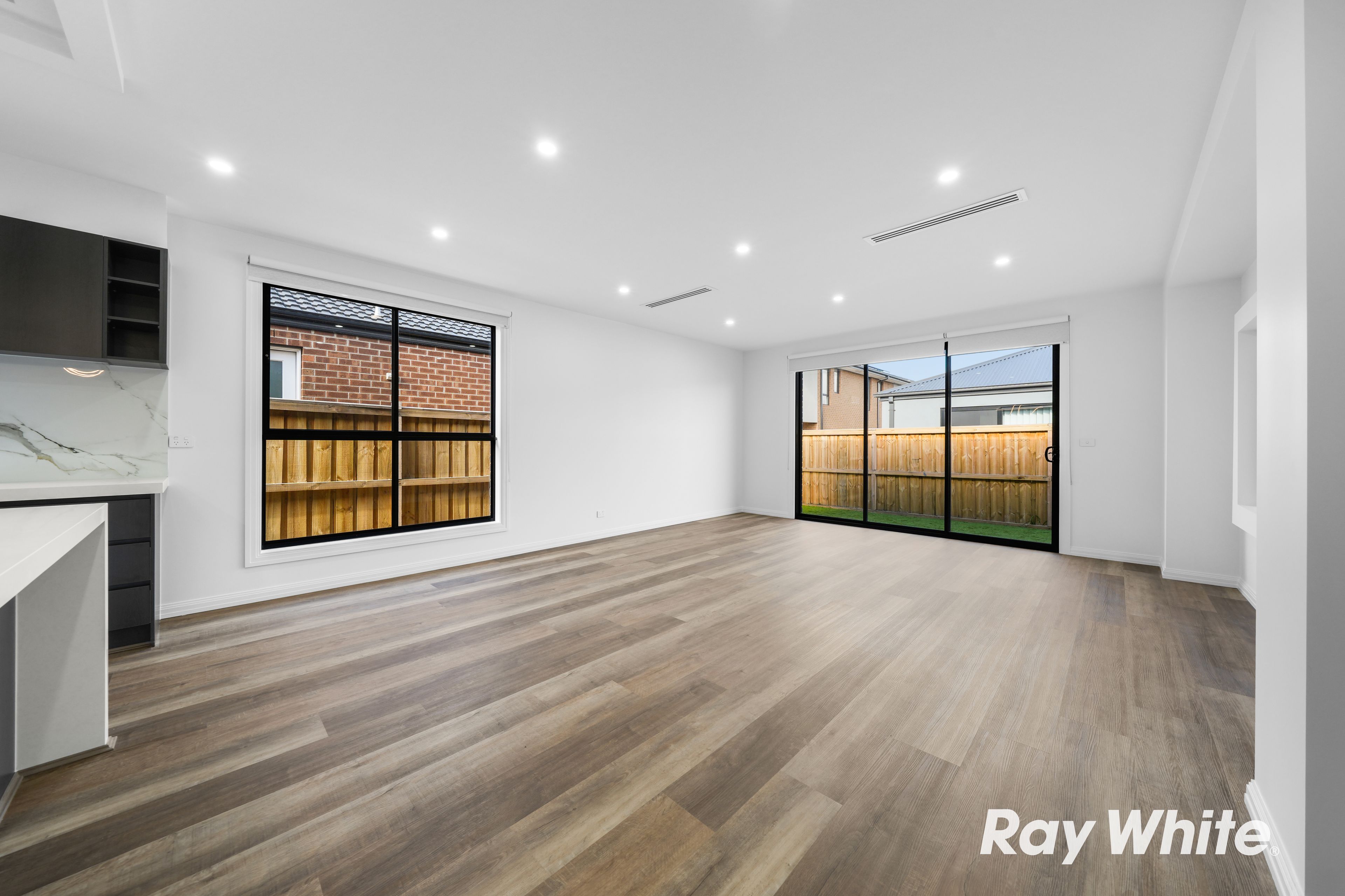 15 Kilarnie Boulevard — photo 8 of 26