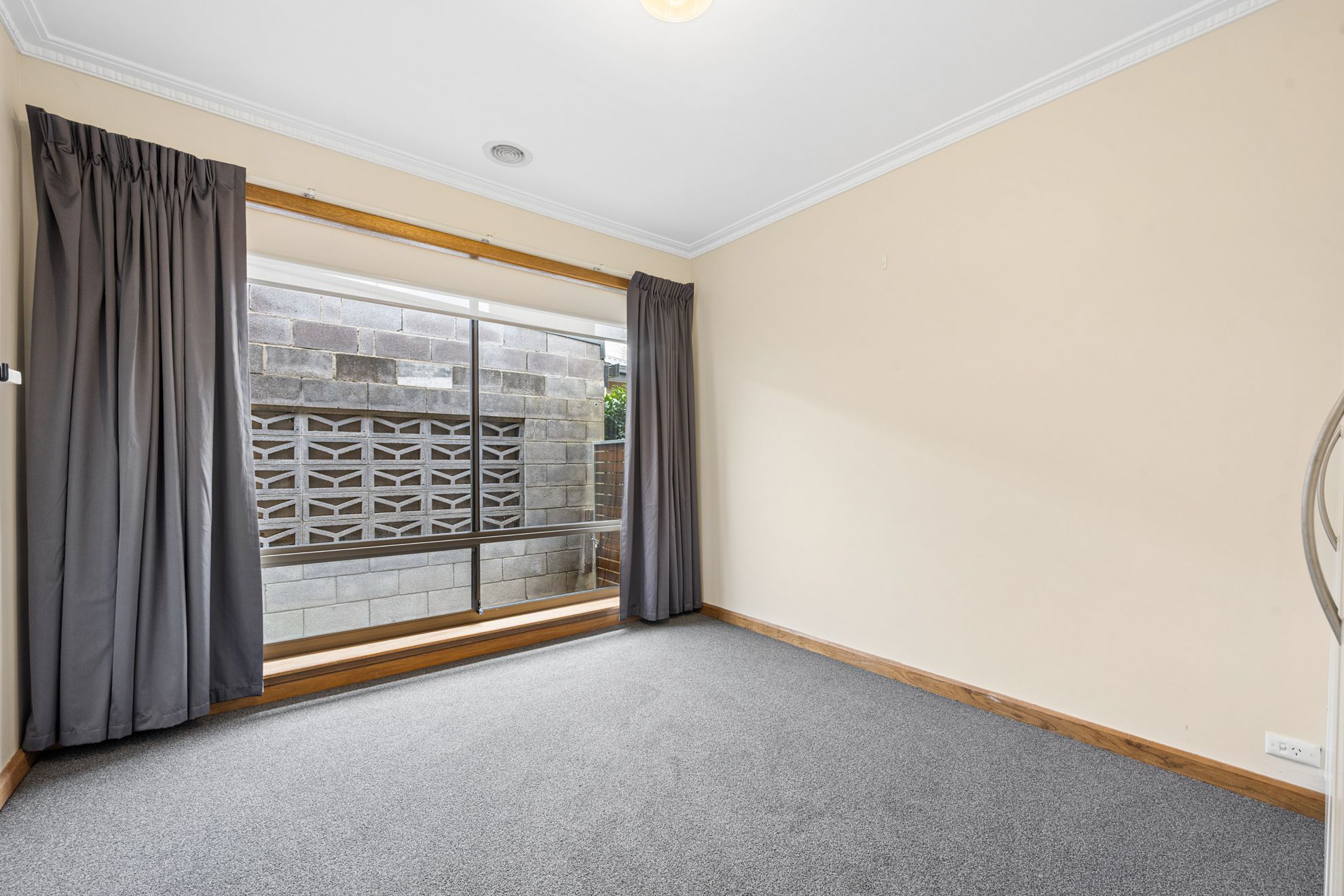 37 Coolabah Street — photo 8 of 11
