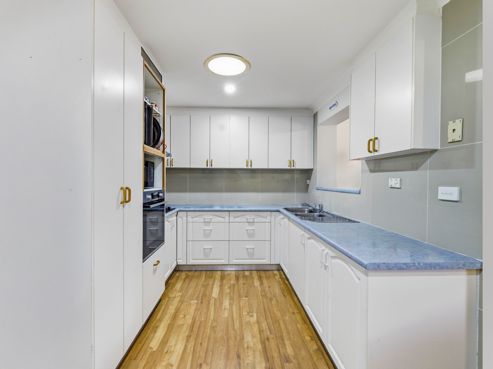 21 Fitzgibbon Lane — photo 3 of 8
