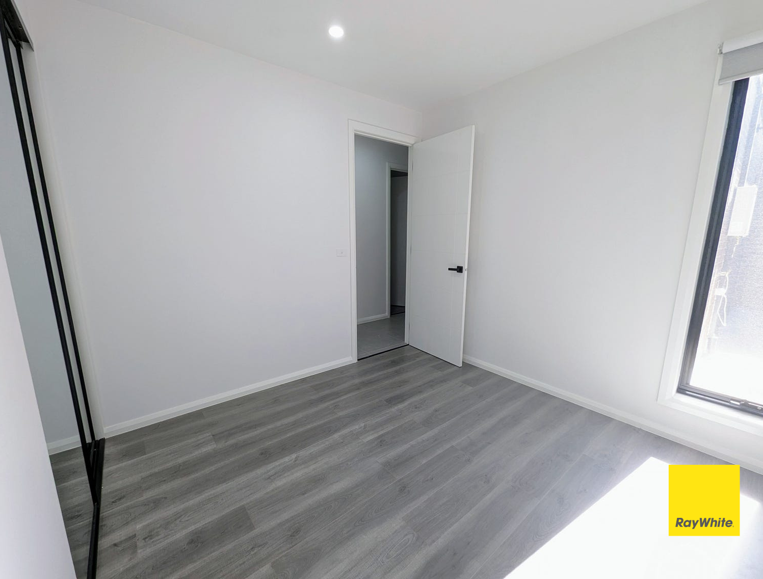 29 Roseneath Way — photo 10 of 15