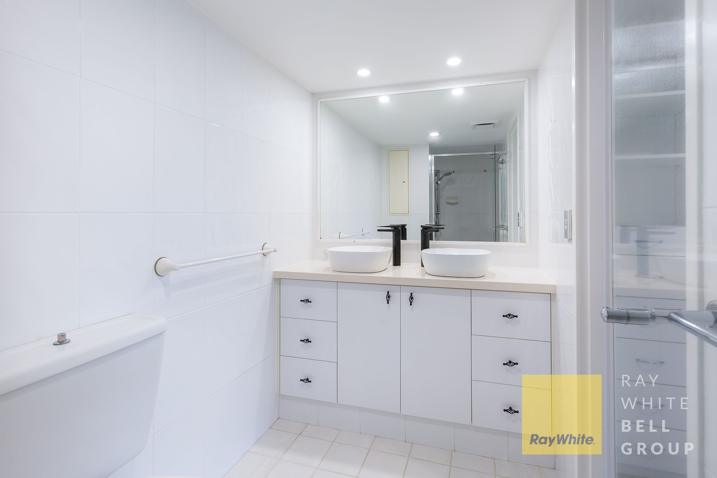 63/18 Commodore Drive — photo 12 of 26