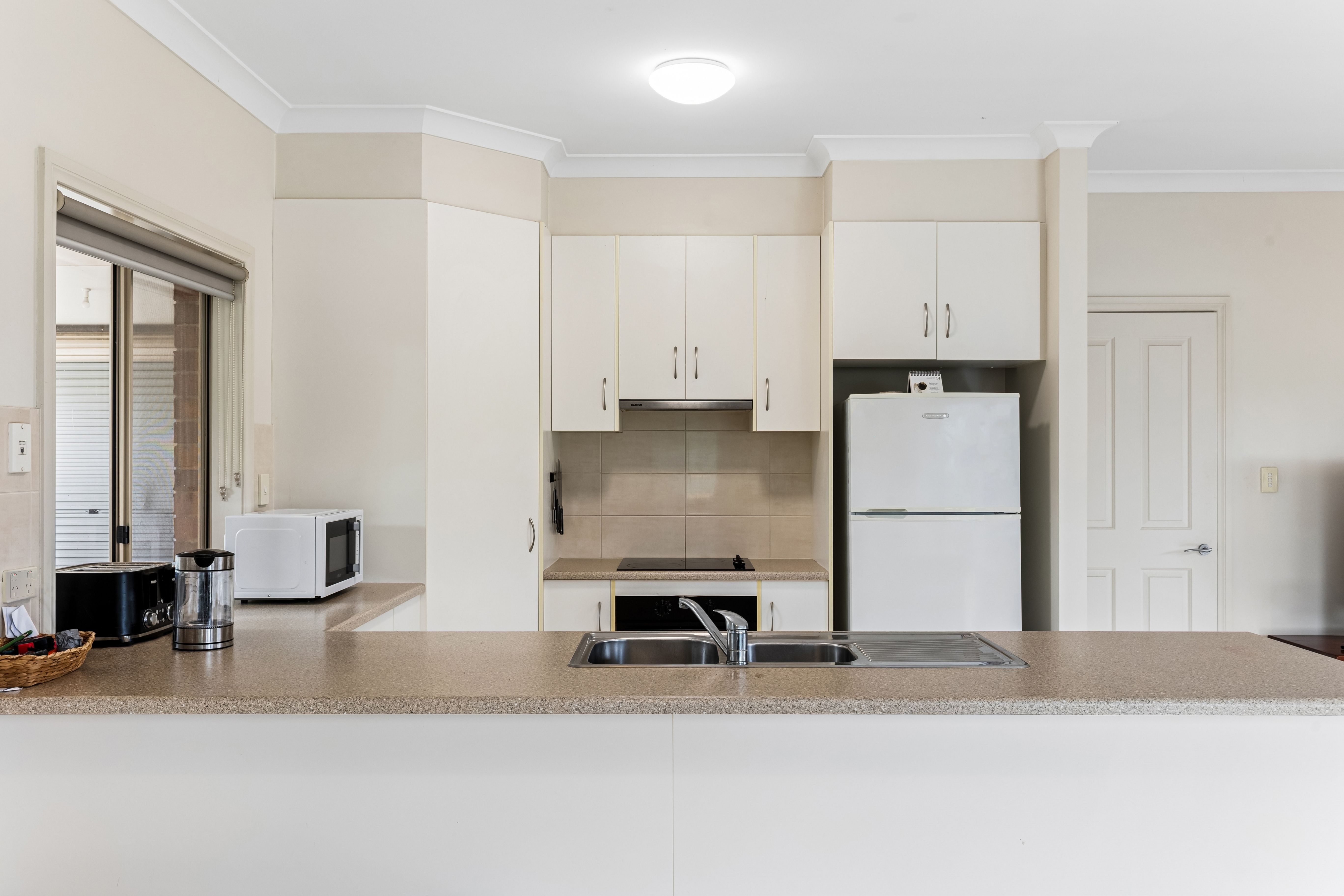 2/34 Haeusler Drive — photo 4 of 26