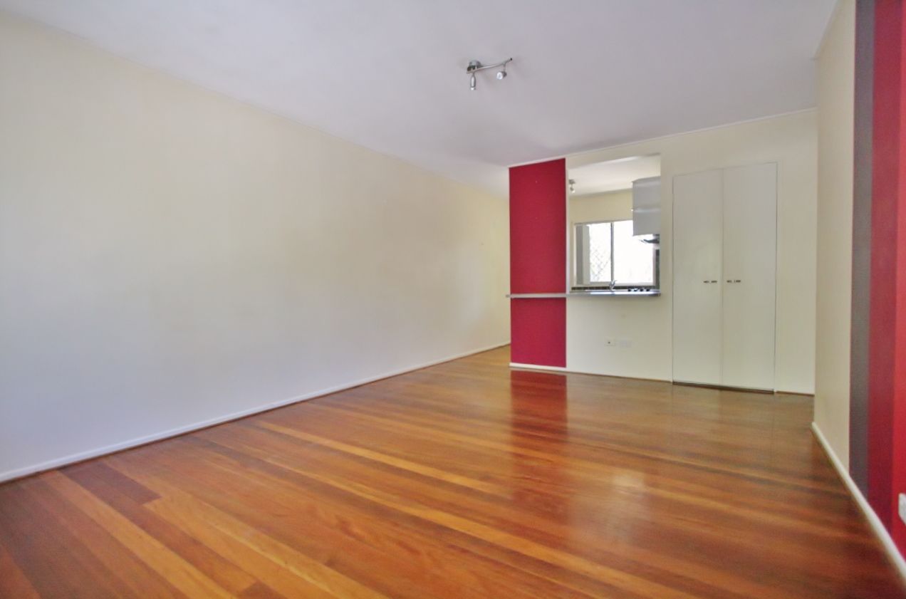2/402 Nursery Road, Holland Park, QLD 4121