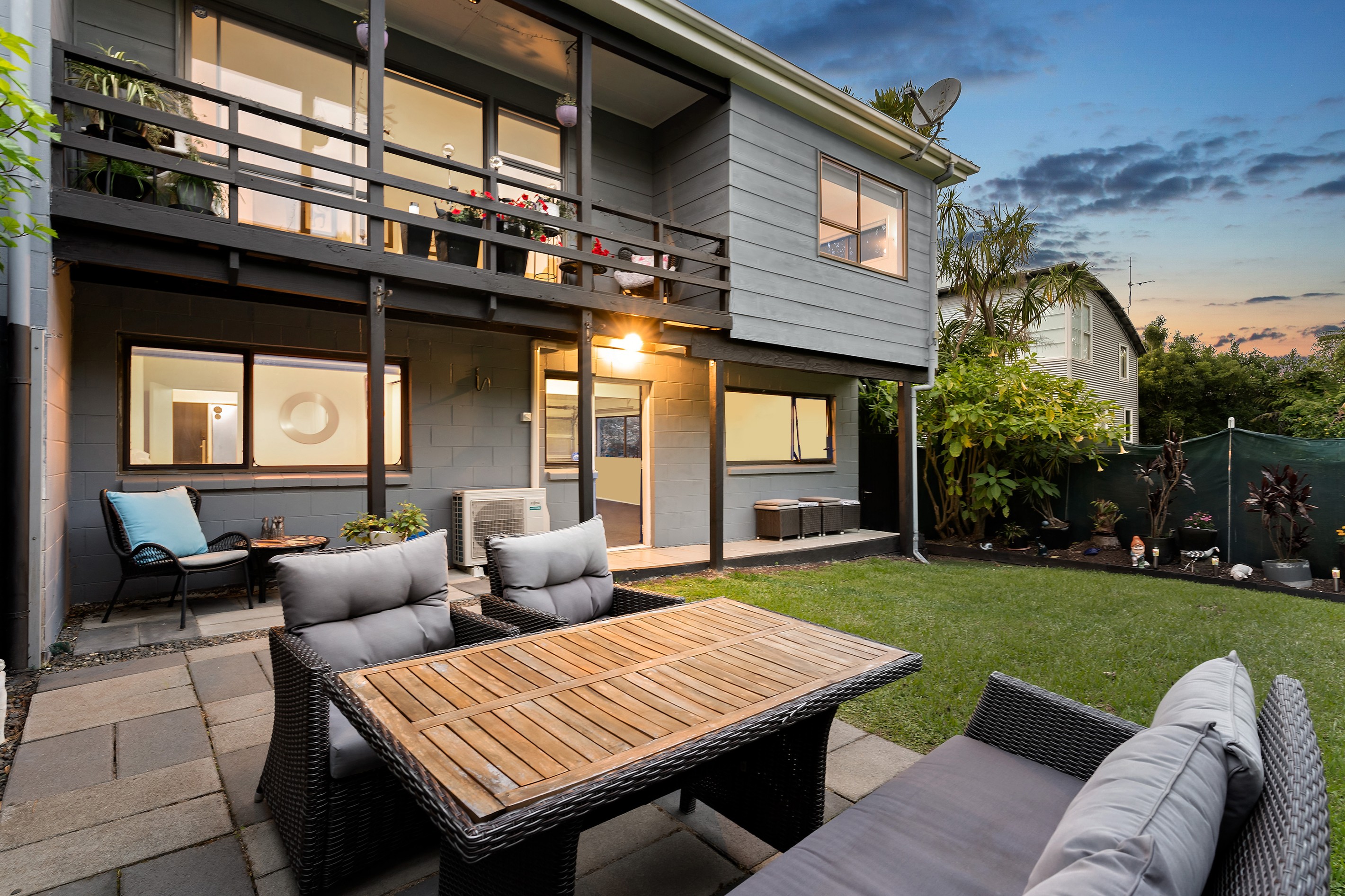 2/10 Seaton Road, Murrays Bay, North Shore City