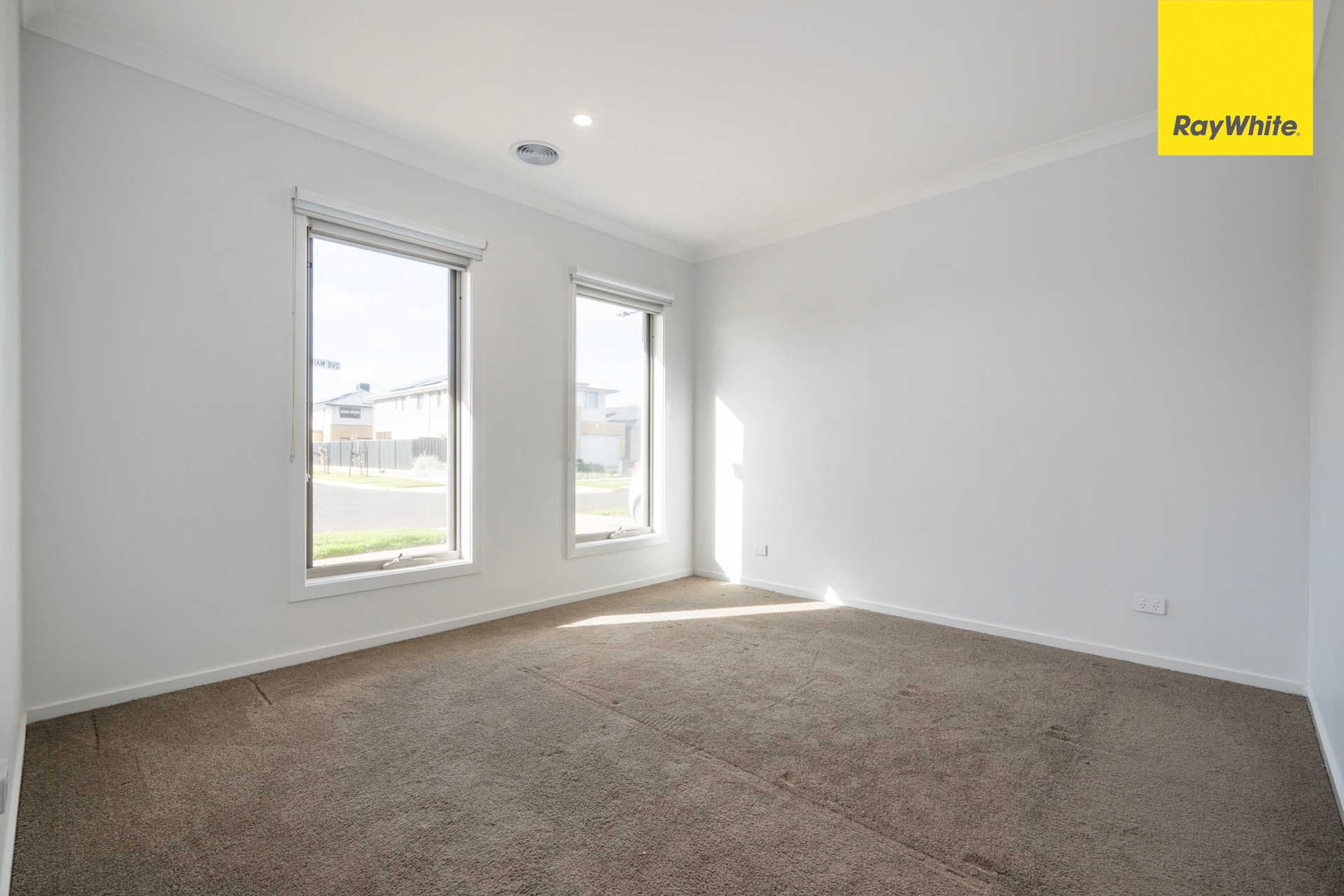 64 Buckingham Boulevard, Strathtulloh, VIC 3338