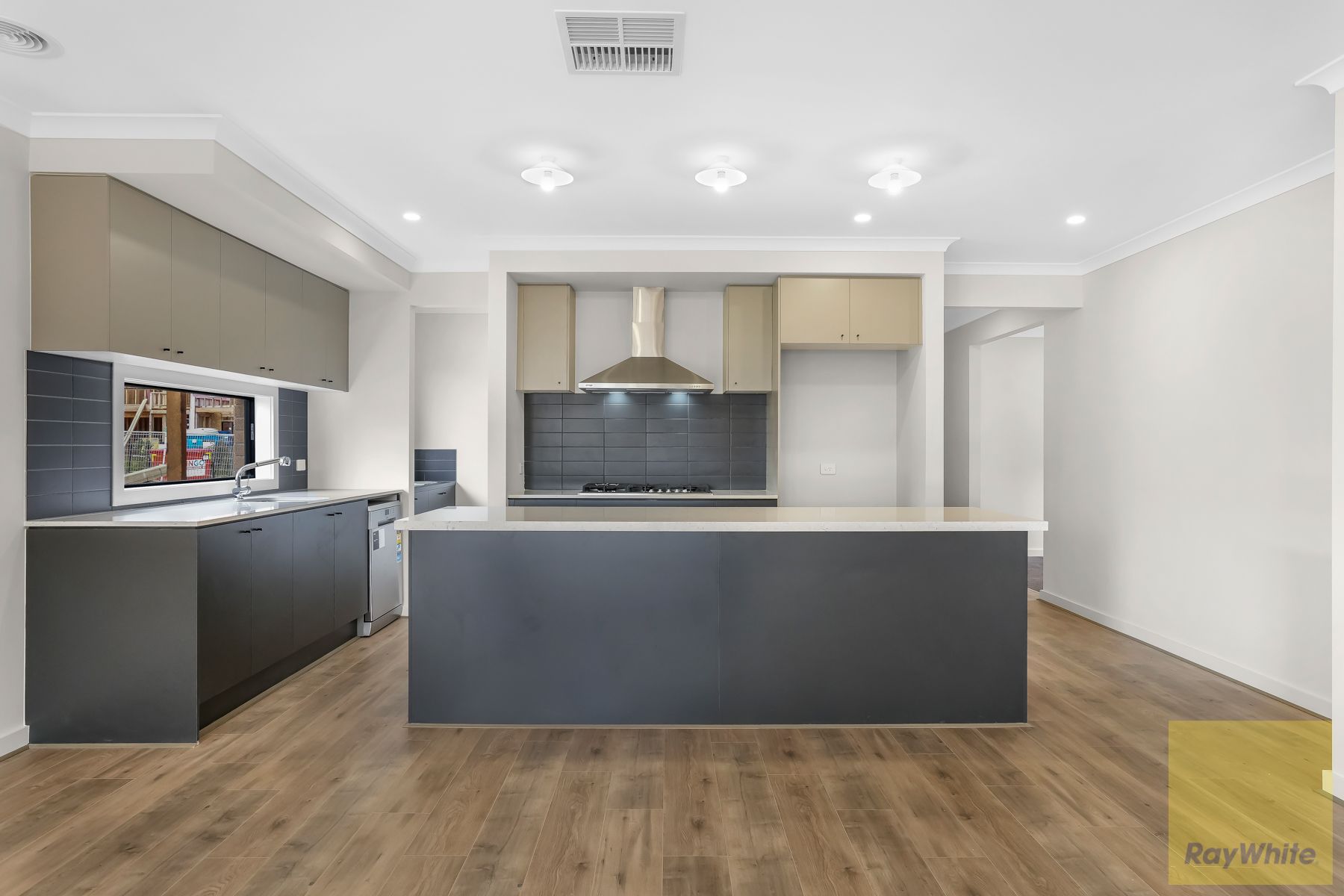37 Verona Crescent, FRASER RISE, VIC 3336