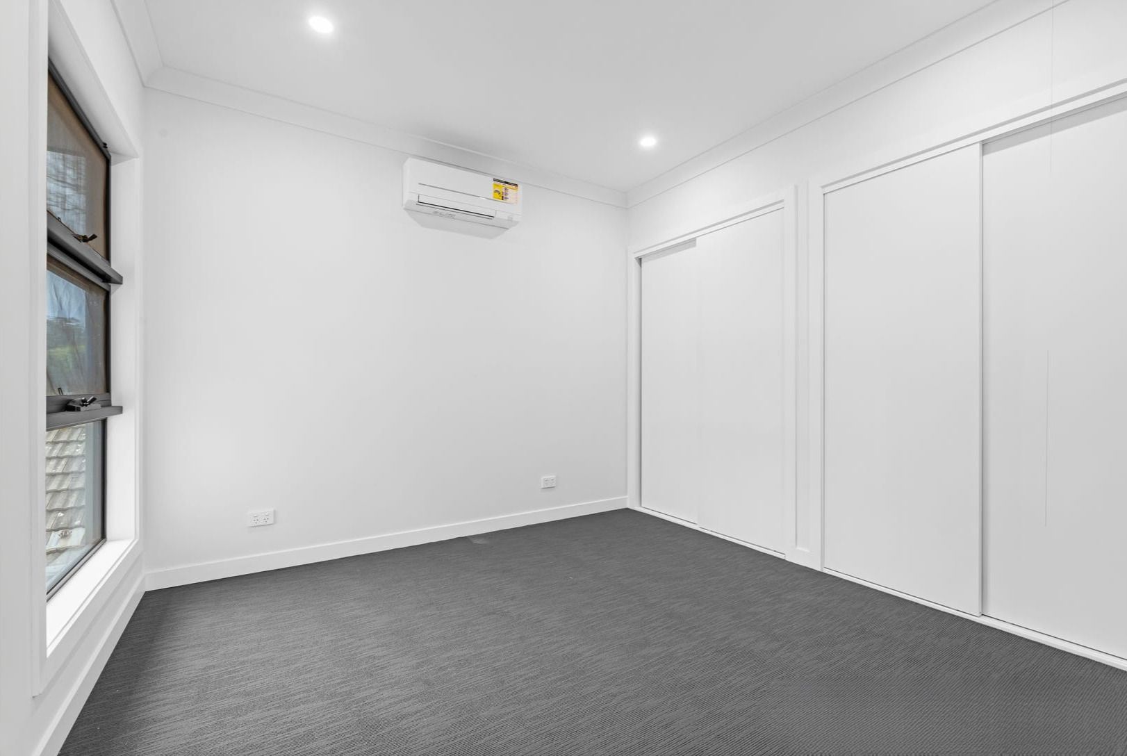 3/8 Birdwood Avenue — photo 6 of 7