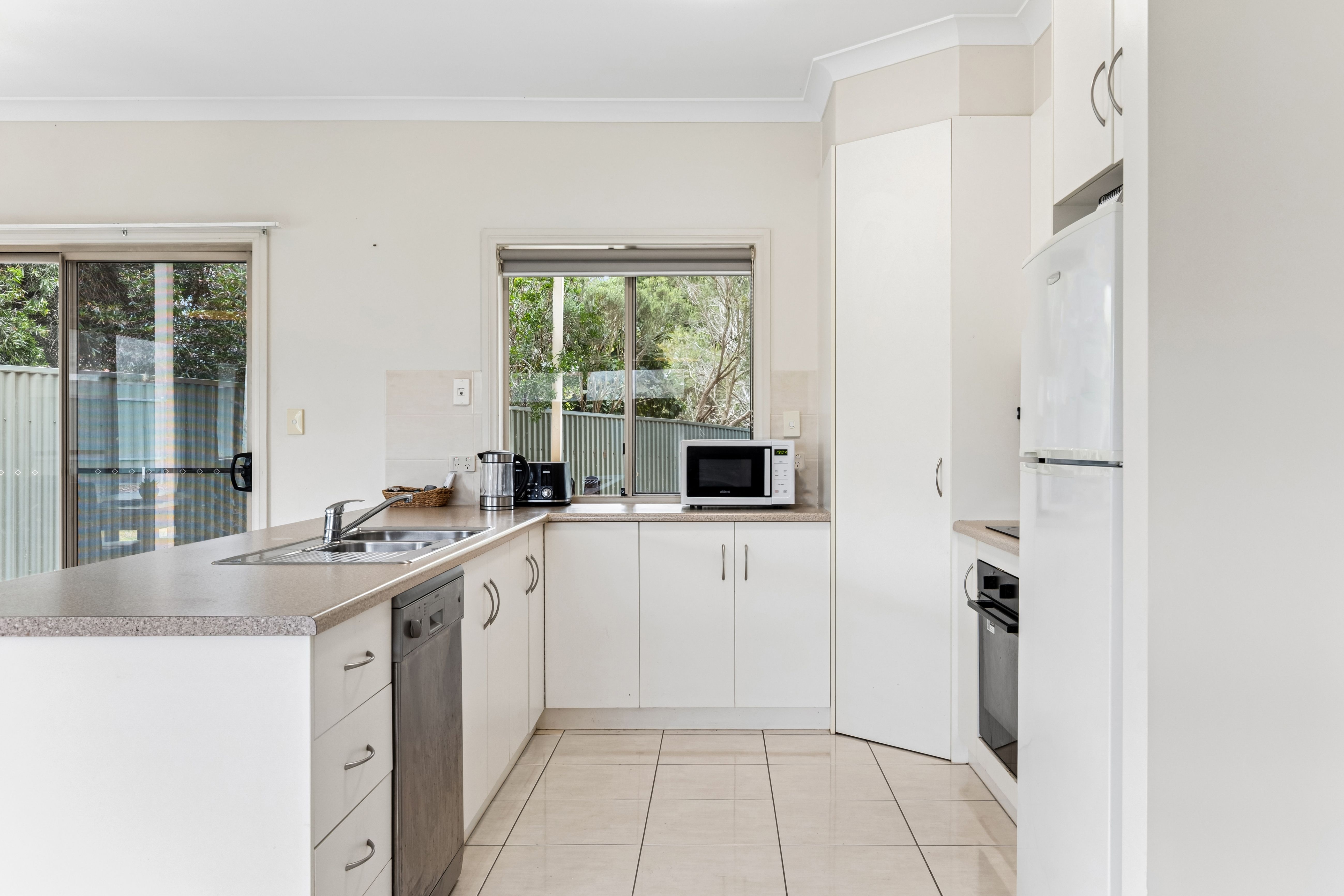 2/34 Haeusler Drive — photo 5 of 26