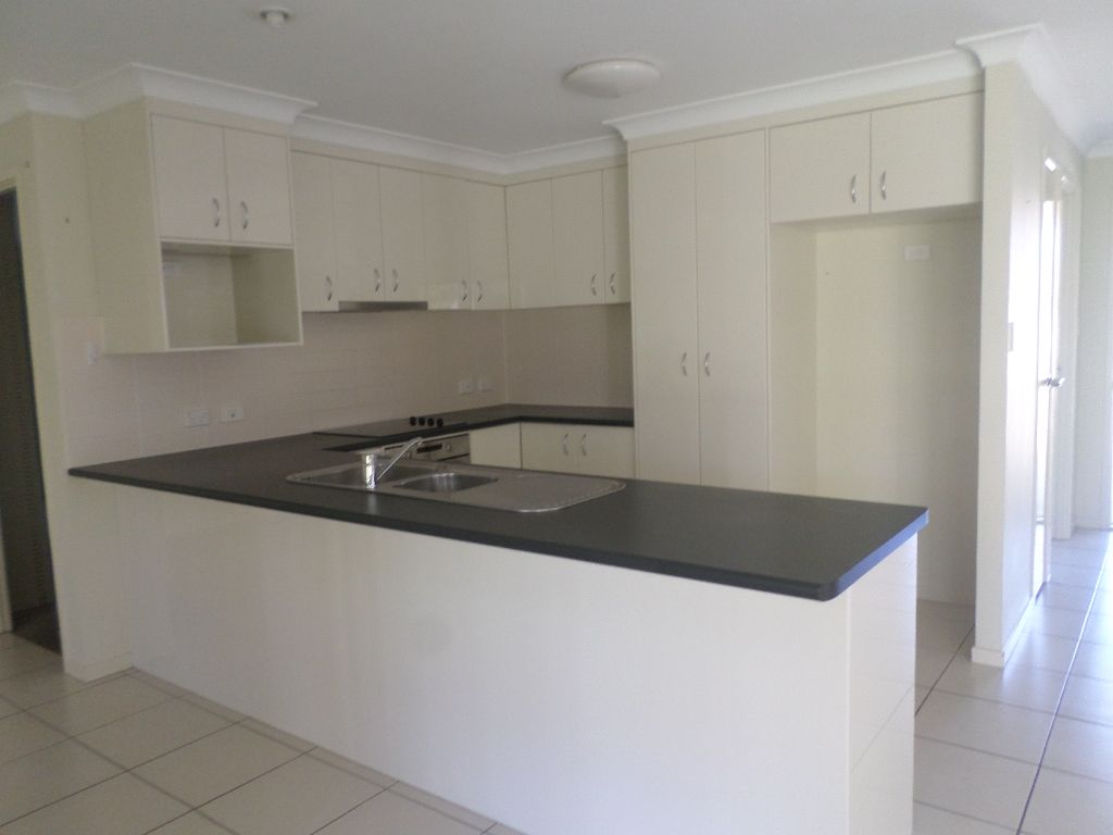 Flinders View, QLD 4305