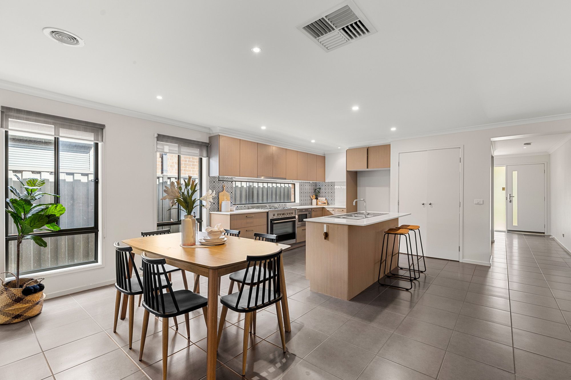 12 Bindarri Road, MANOR LAKES, VIC 3024