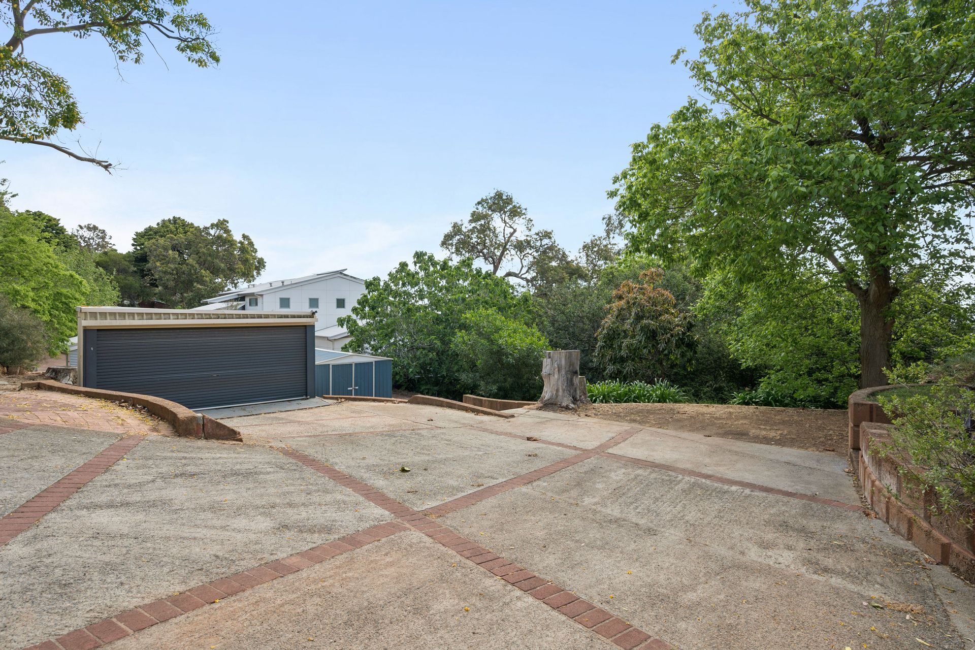 11 Regdel Road — photo 3 of 30