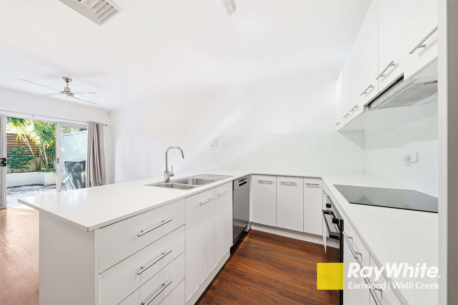 2/110-112 Slade Road — photo 4 of 14