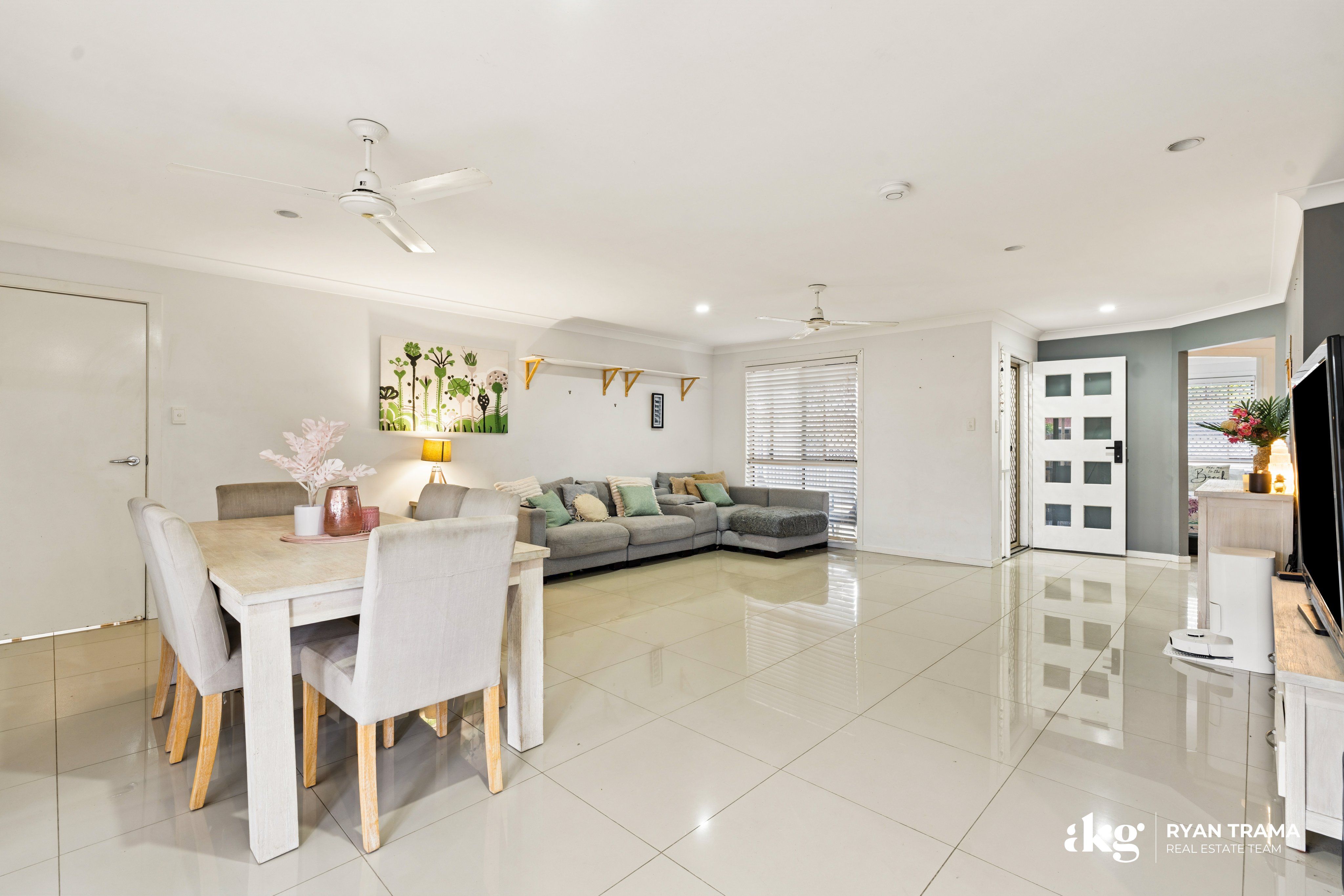 14 Lake Wivenhoe Court — photo 12 of 30