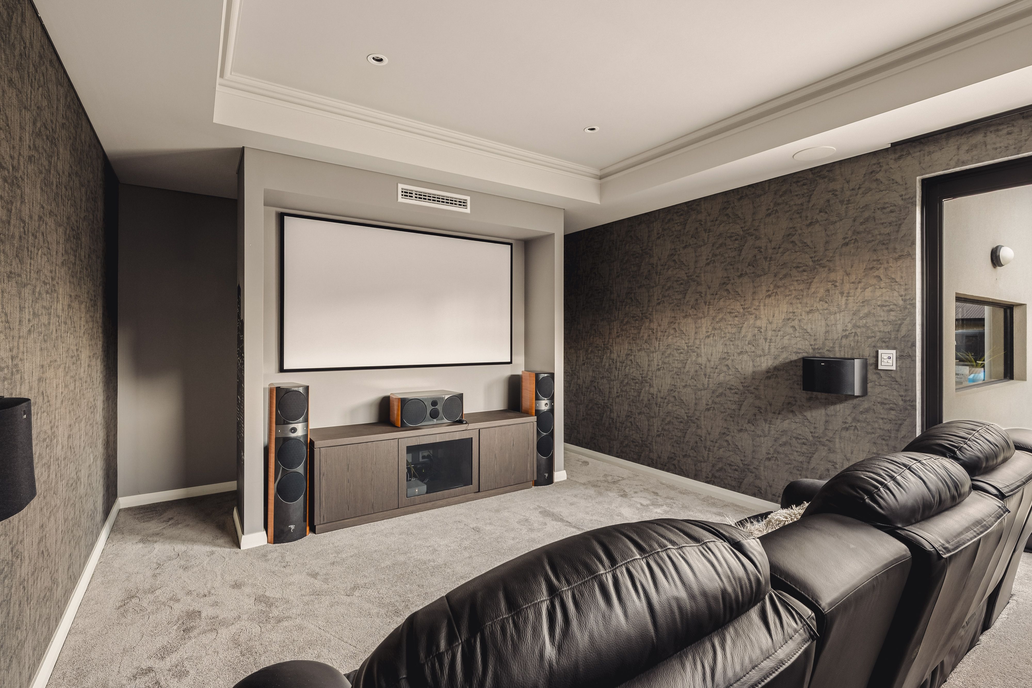 Riverside Luxury, Beautifully Bespoke! — photo 13 of 28