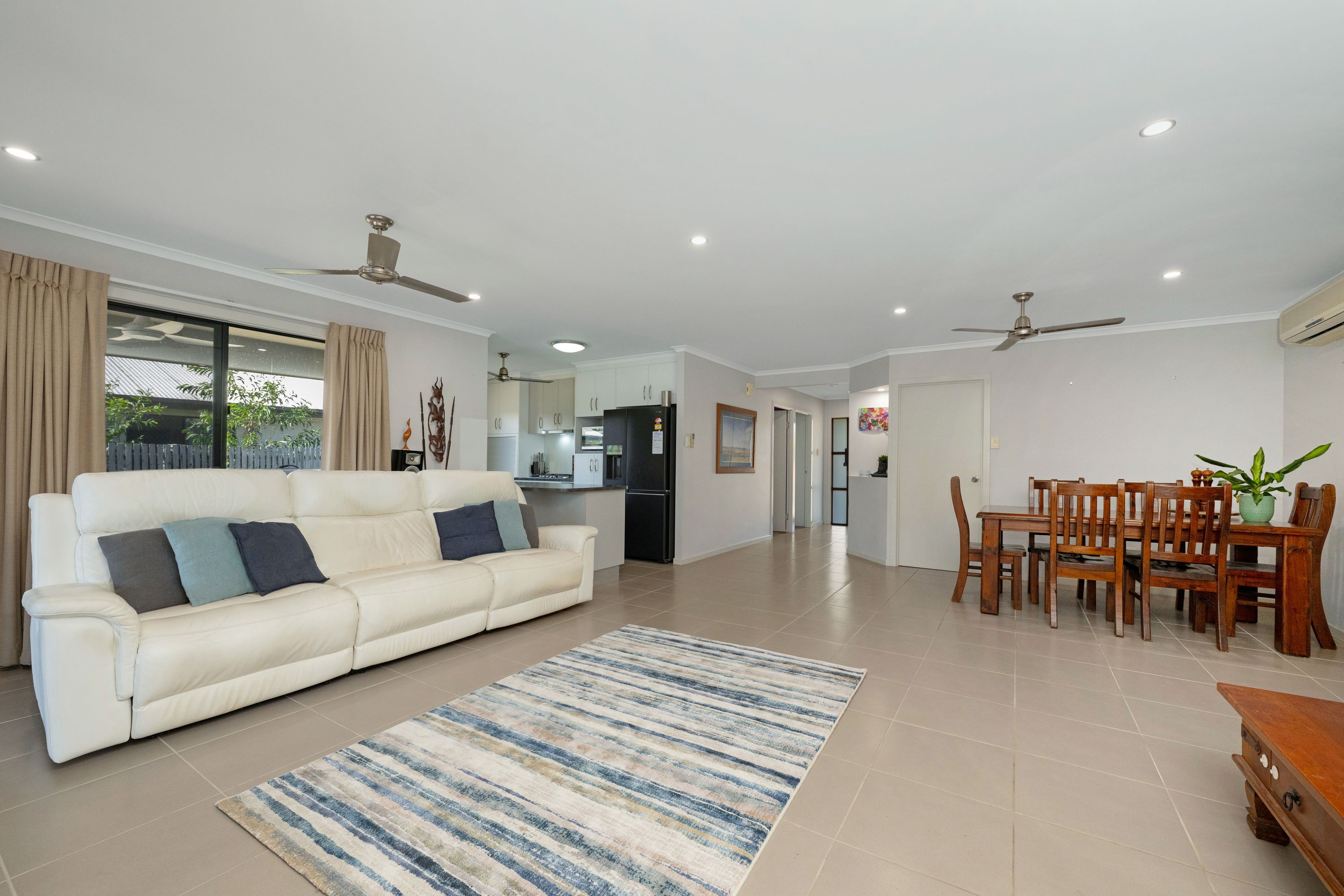 10 Dundabella Drive — photo 5 of 13