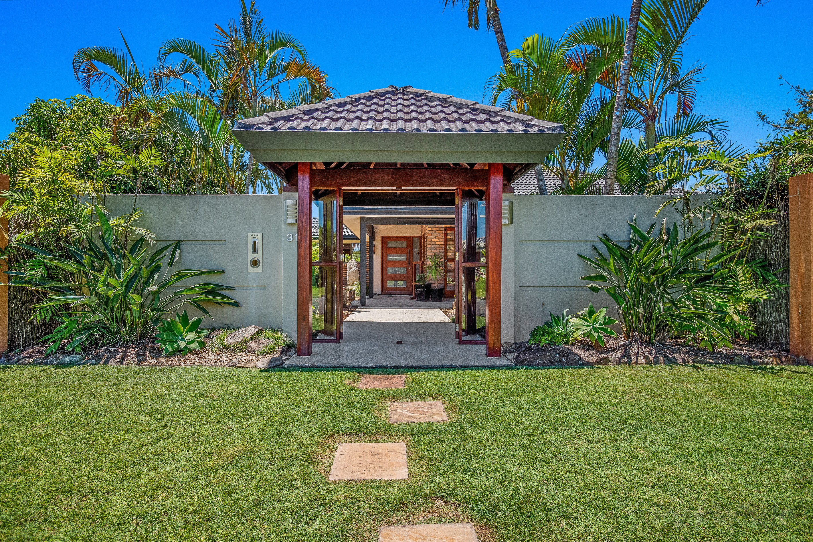 31 Spindle Street, Palm Beach, QLD 4221