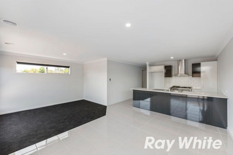 60 Pinnacle Drive, Pakenham, VIC 3810