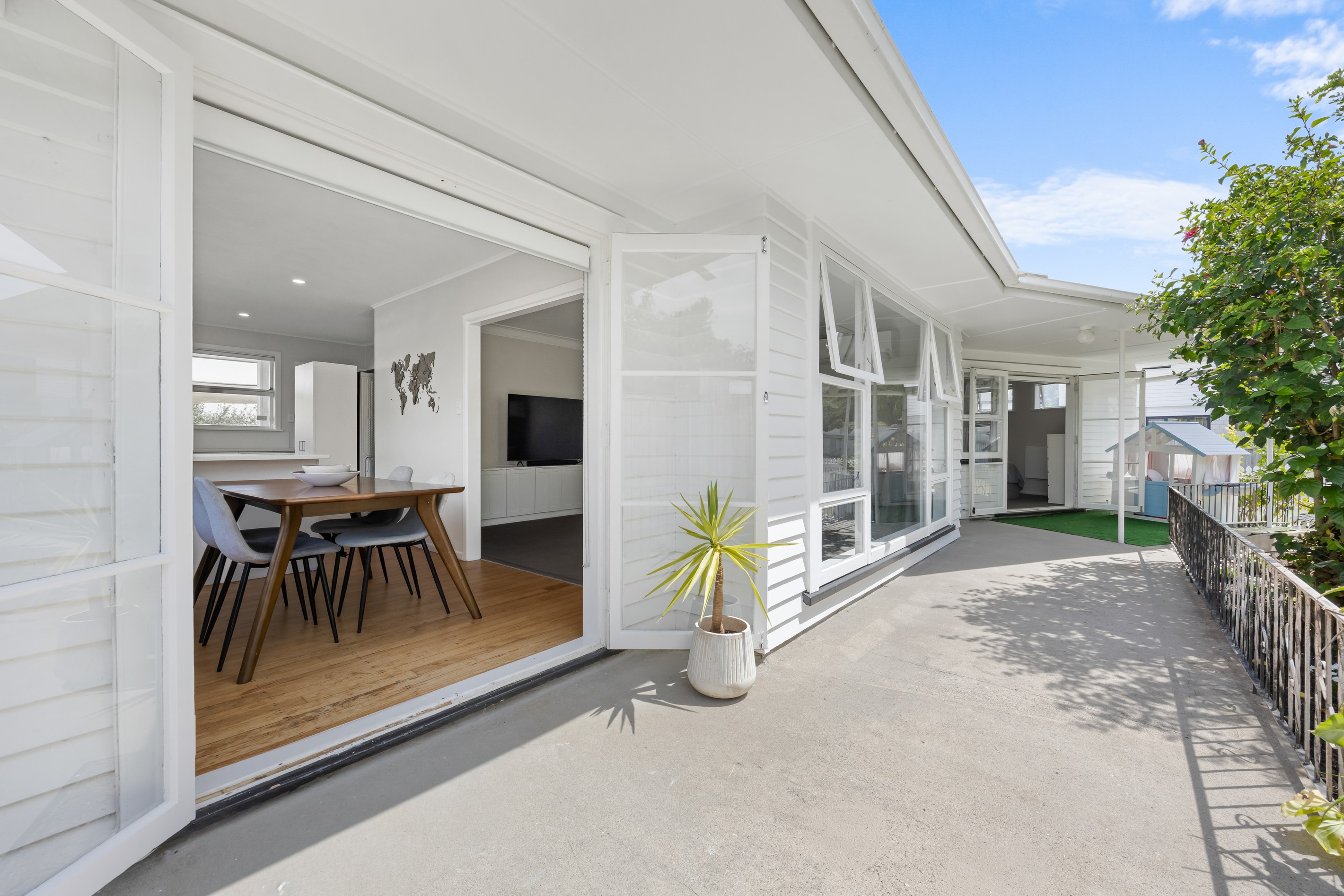 1/4 Grassways Avenue, Pakuranga Heights, Manukau City