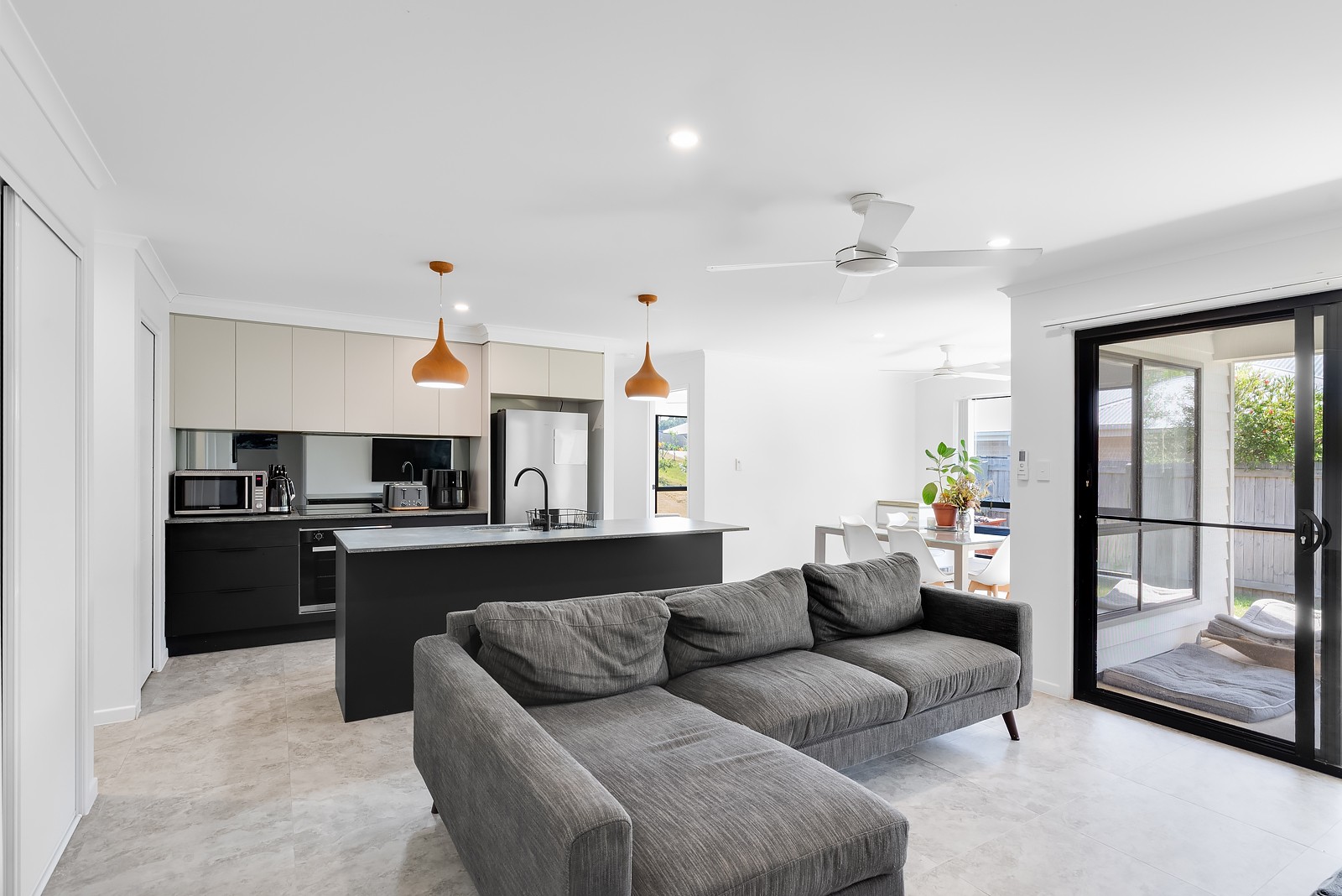 14 Evelyn Road, Southside, QLD 4570