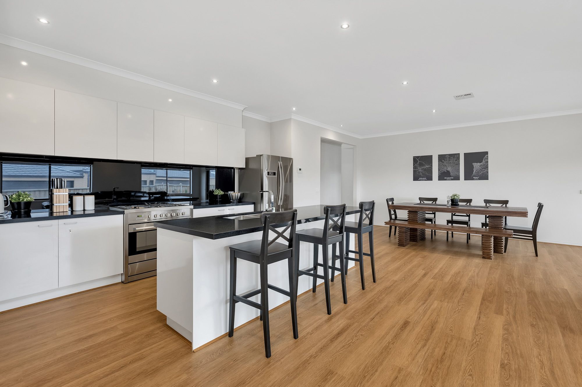 6 Honeycomb Avenue, Manor Lakes, VIC 3024
