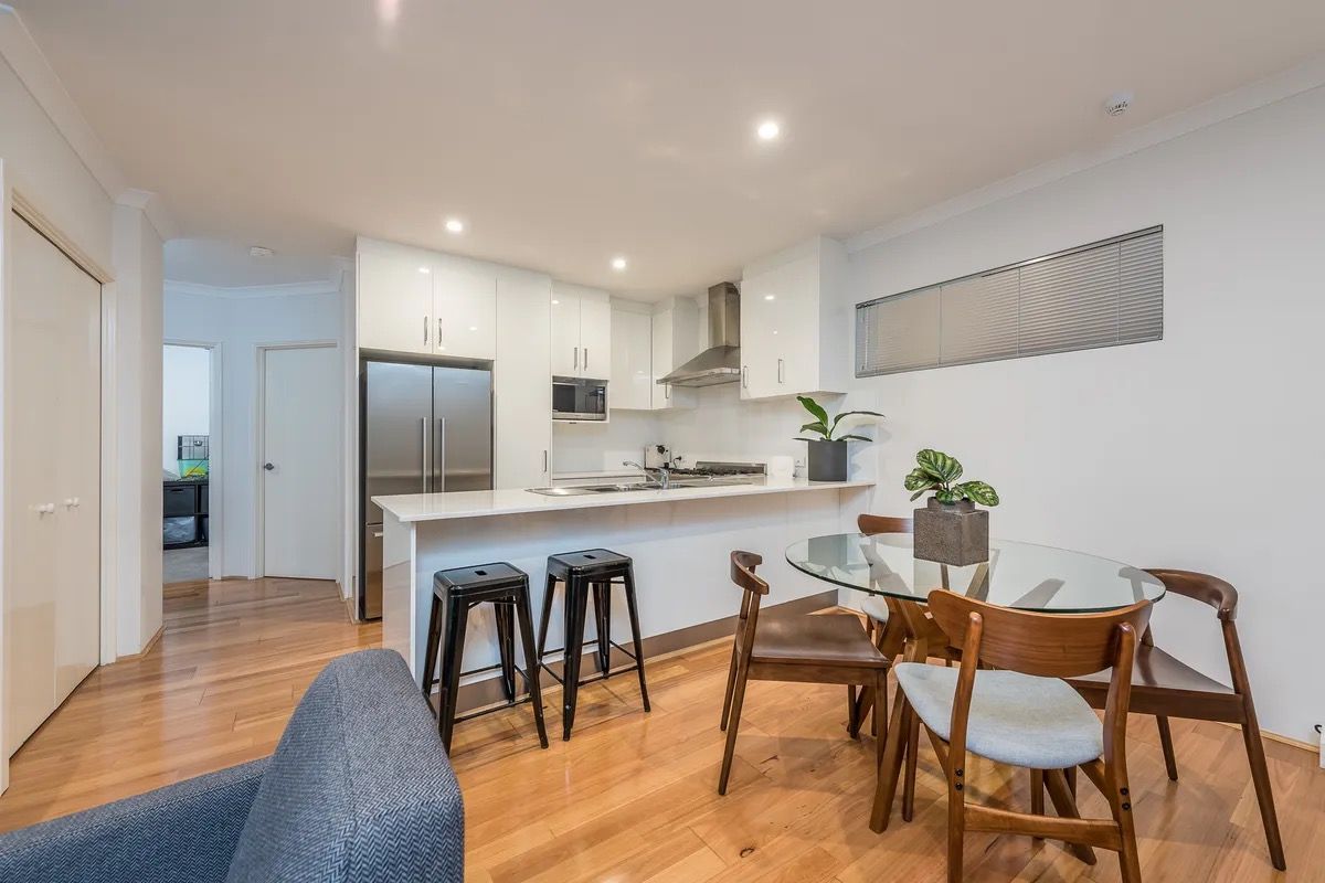 2/154 Edward Street — photo from Ray White Whiteman & Associates