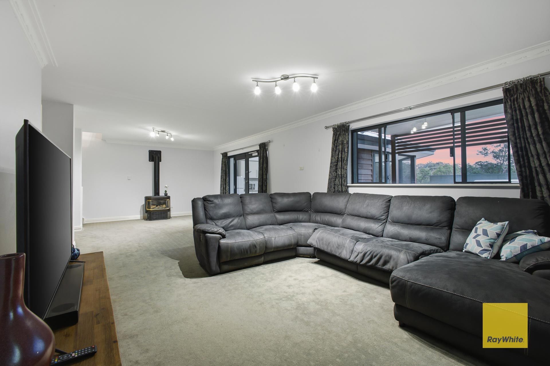 13 Cabarita Road — photo 5 of 30