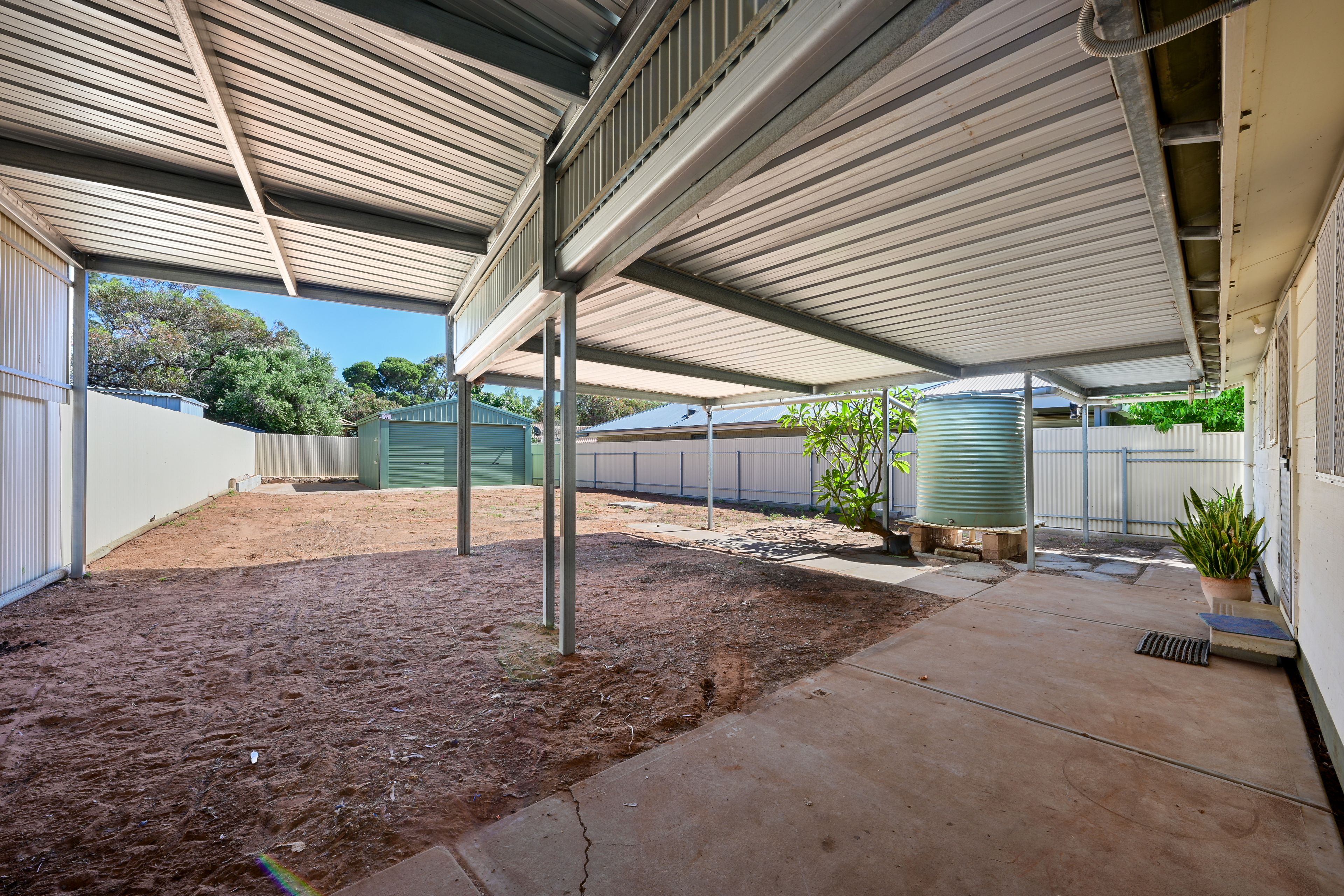 10 Hunter Crescent — photo 16 of 19
