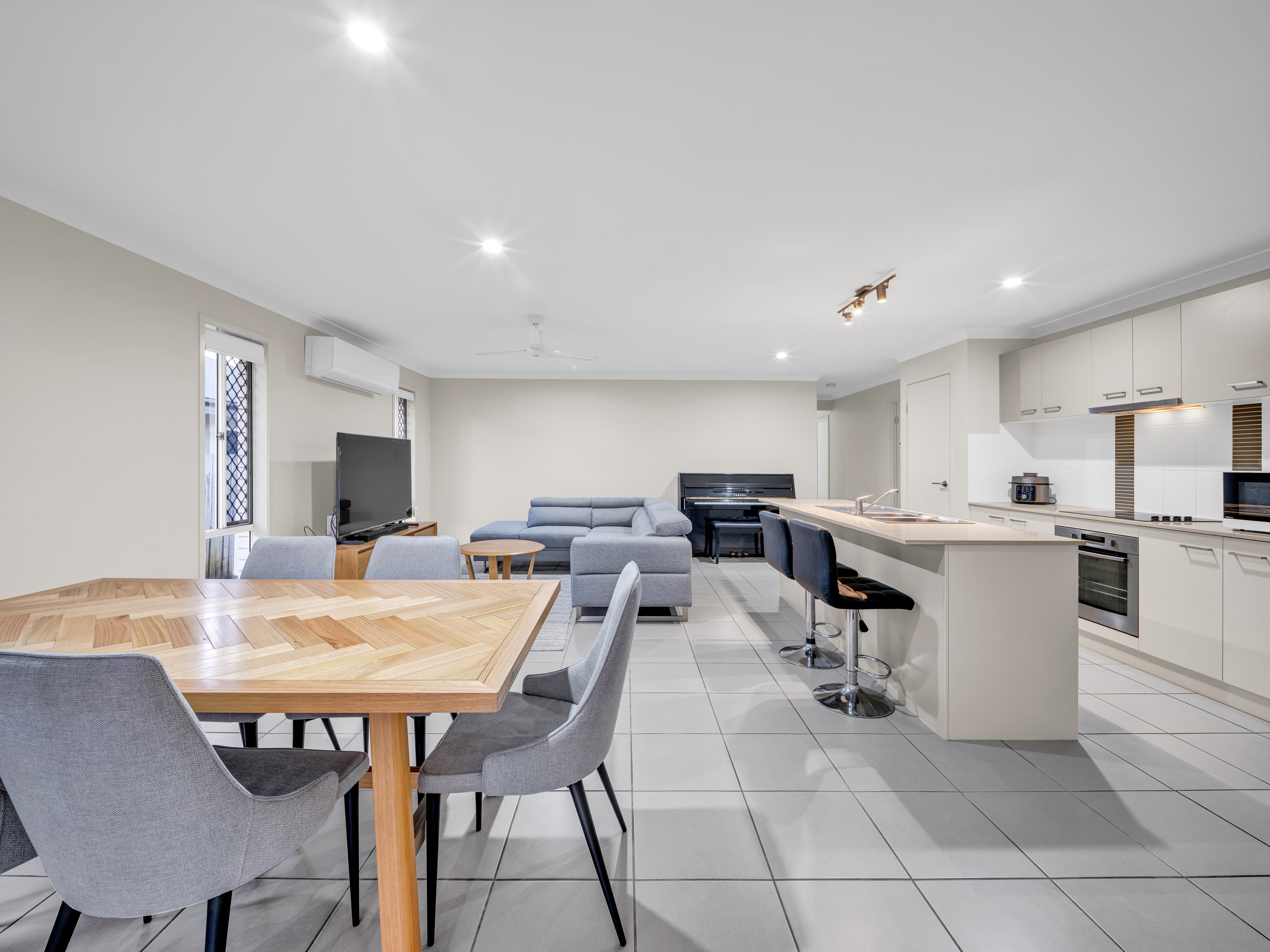 27 Woodgate Street, Oxley, QLD 4075