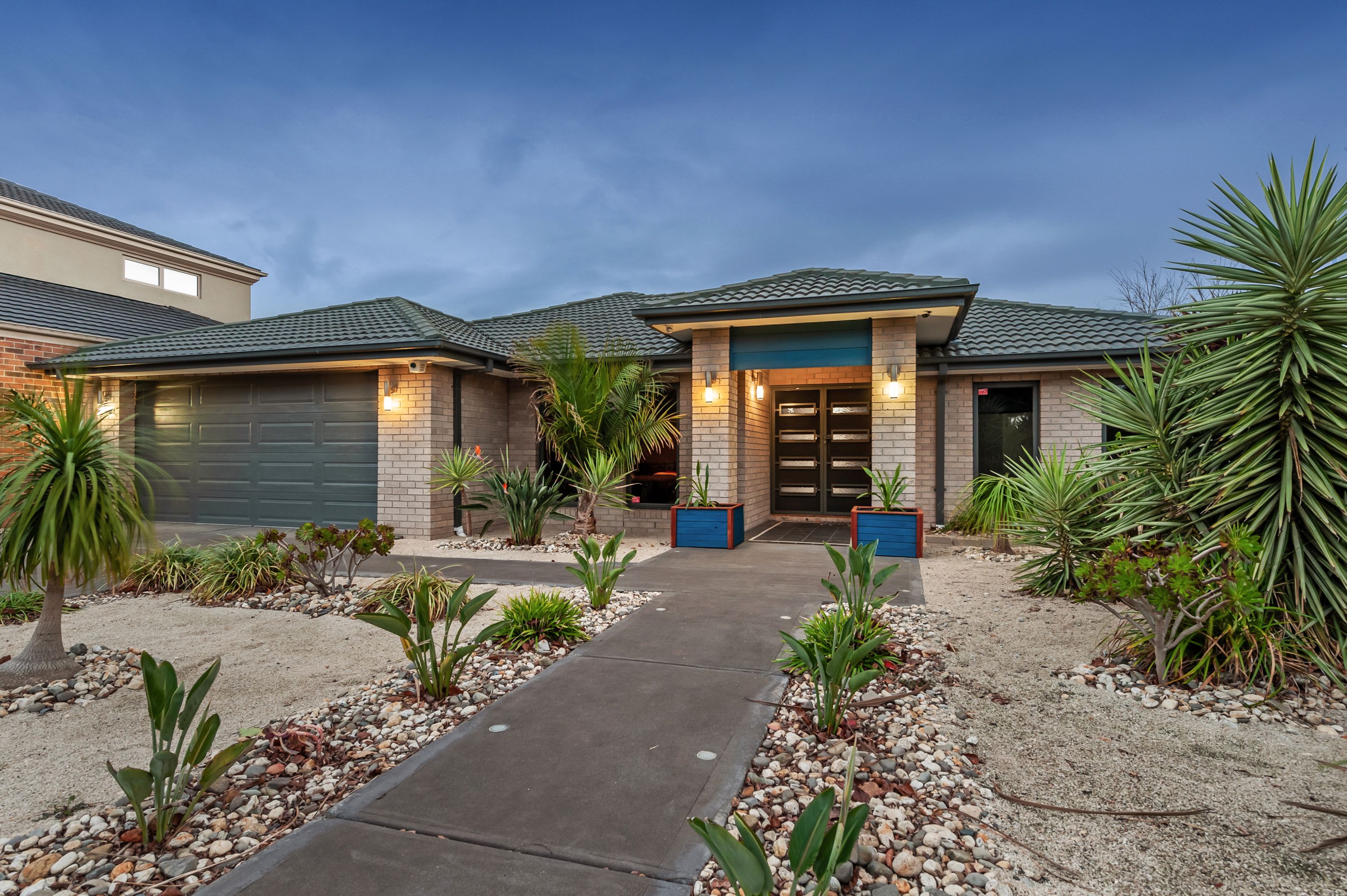 2 Coogee Drive, Taylors Hill VIC 3037