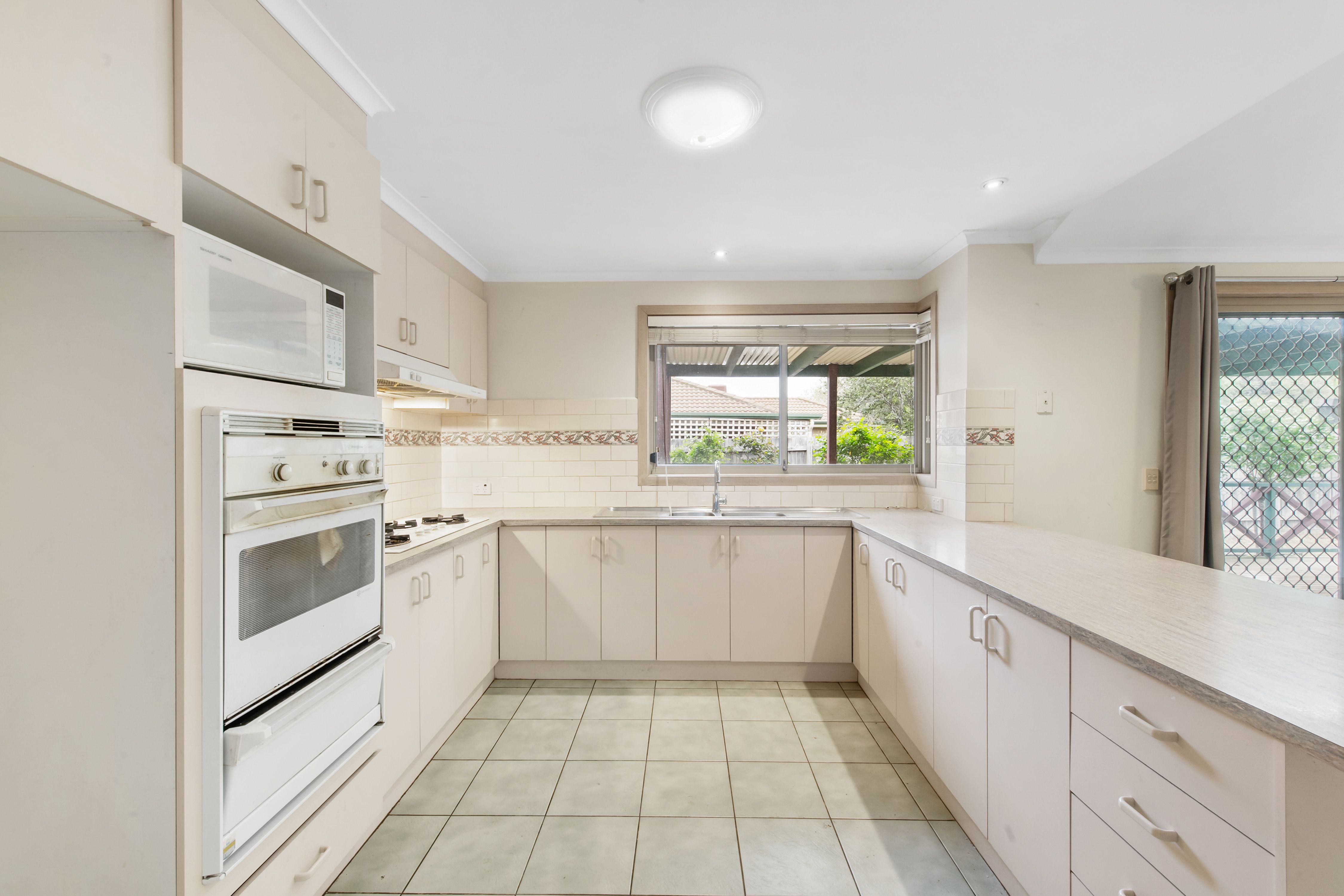 7 Galloway Court, Taylors Lakes, VIC 3038