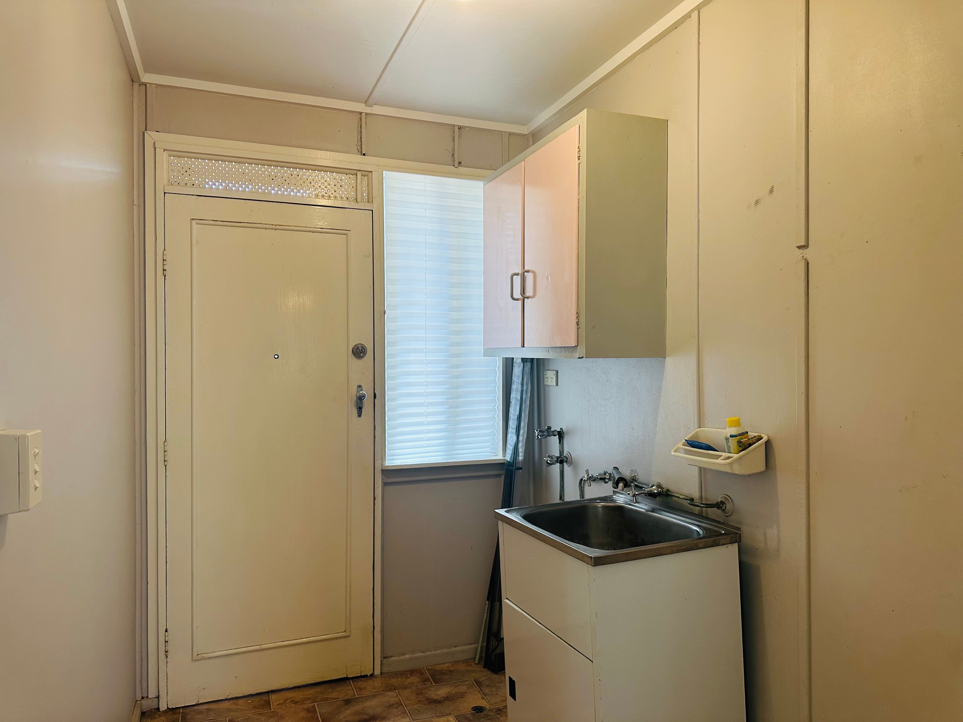 4 Churchill Crescent — photo 10 of 12