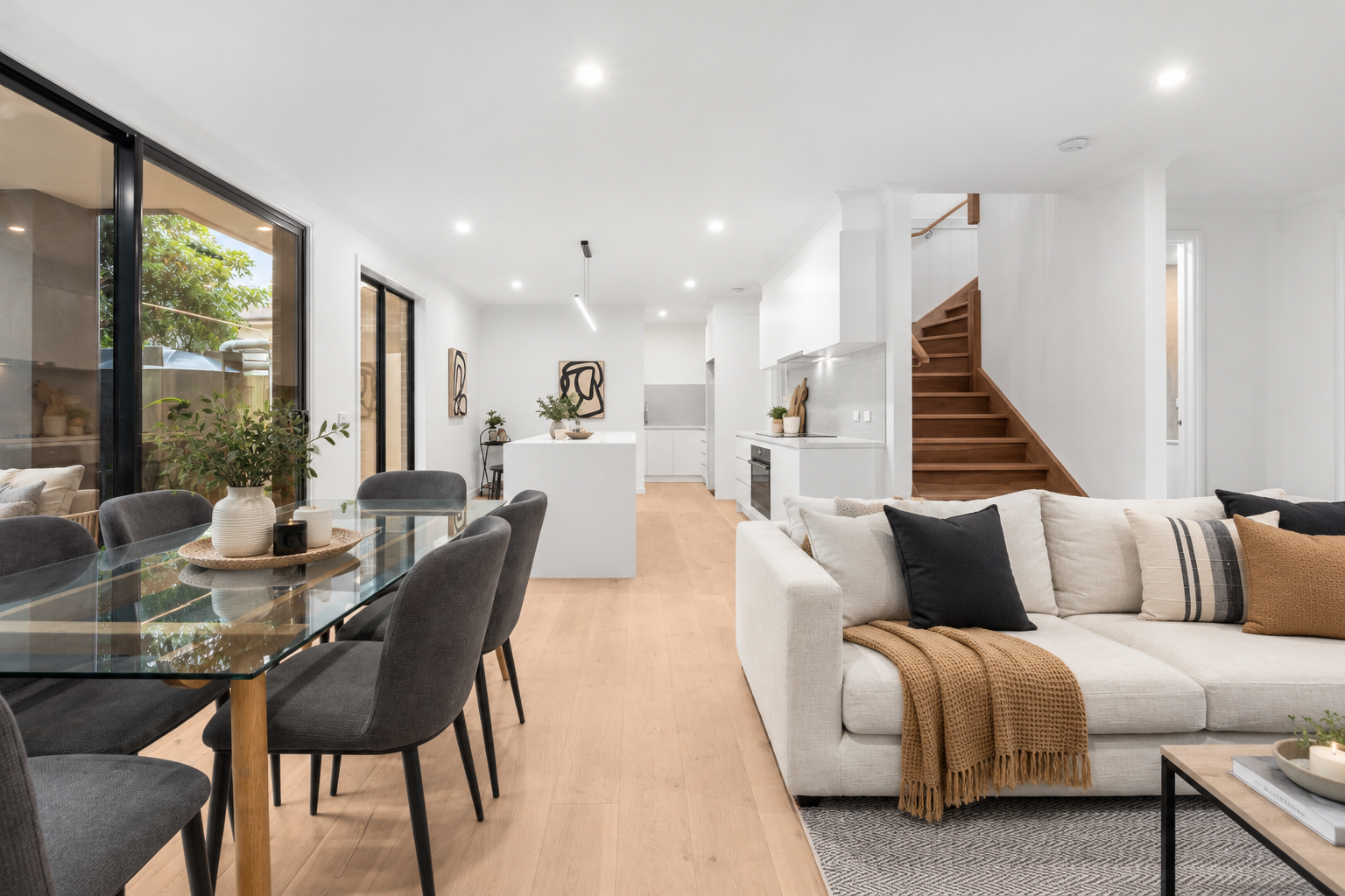 2/2 Belmont Road West — photo 4 of 17