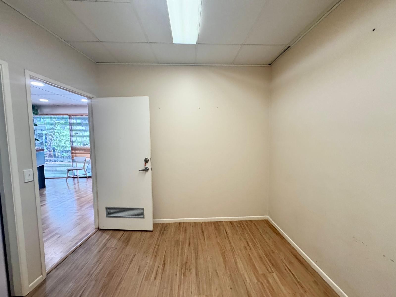 Office 2 - 18/121 Shute Harbour Road, Cannonvale, QLD 4802