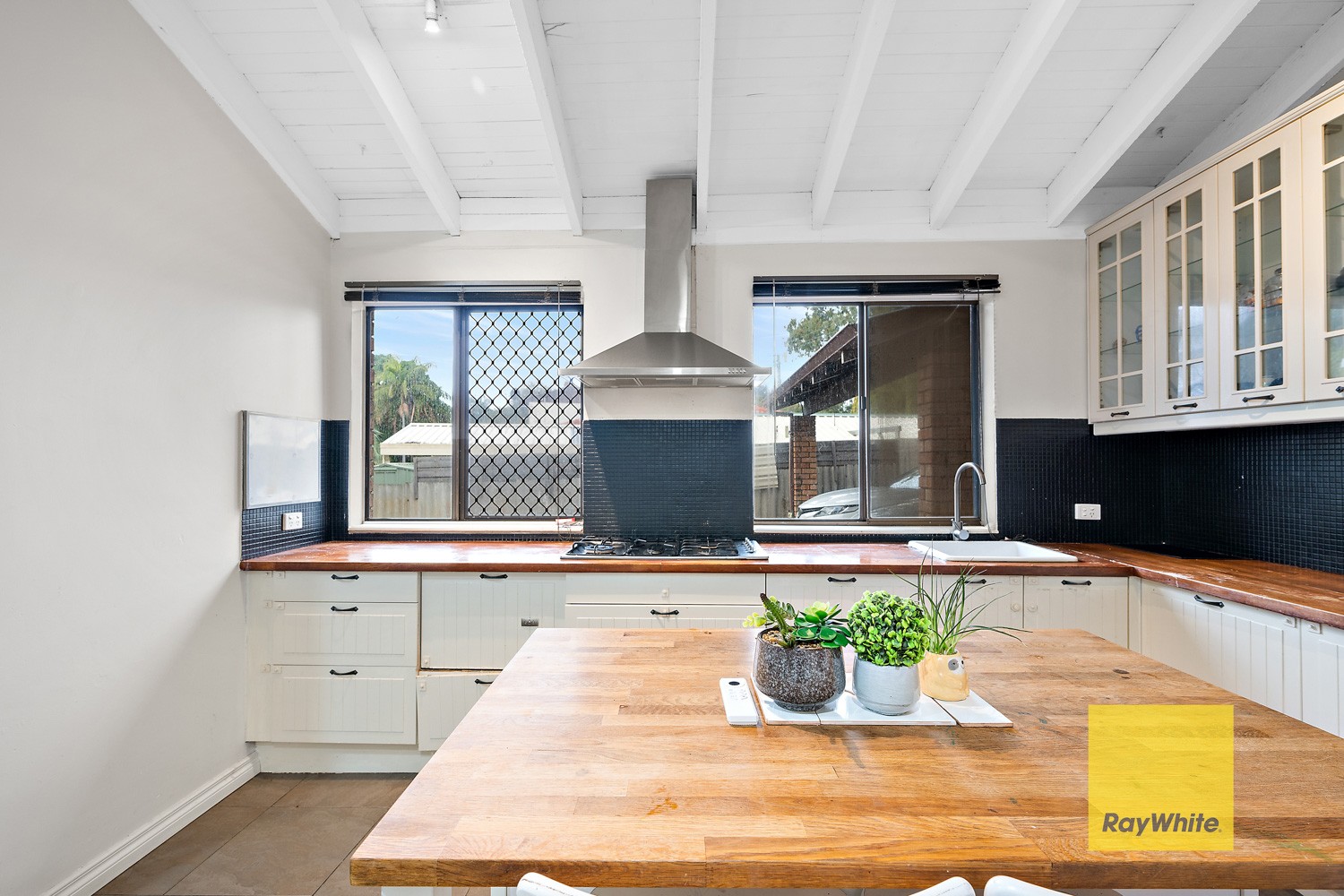 47 Sutherland Drive, Thornlie, WA 6108