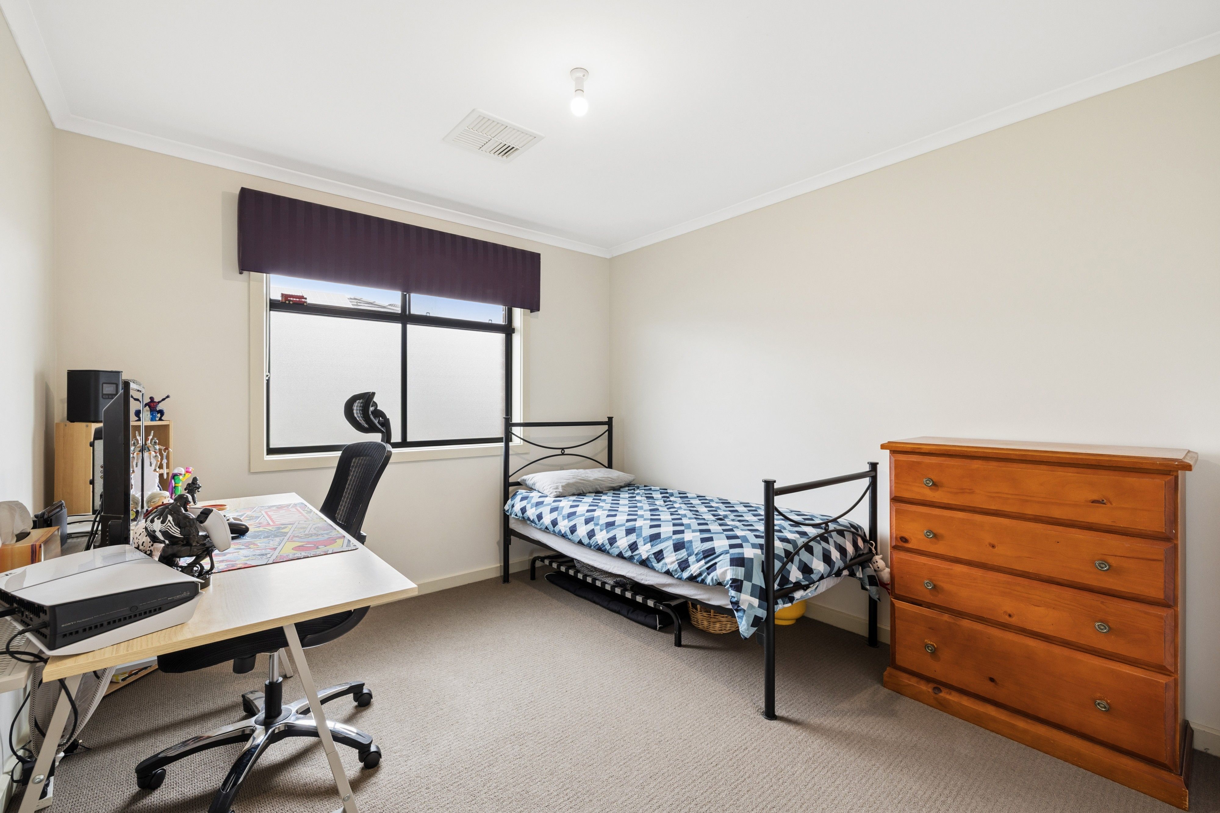 14 Heysen Crescent — photo 12 of 23