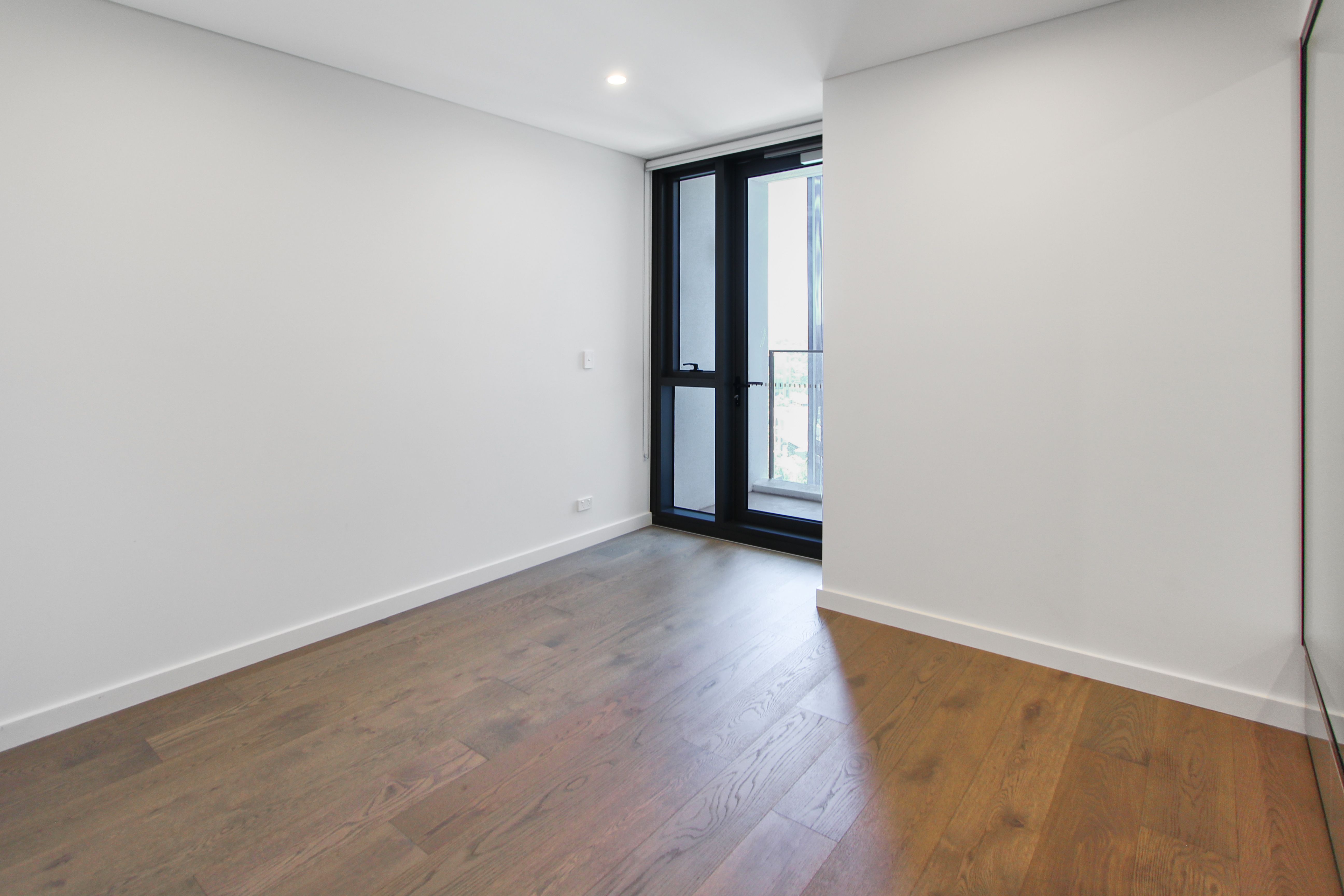 1605B/101 Waterloo Road — photo 6 of 9