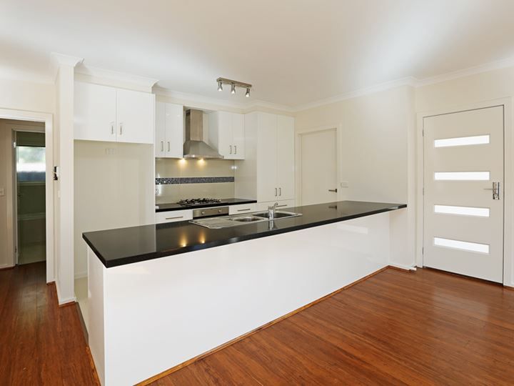 3/2 Hamilton Court, Breakwater, VIC 3219