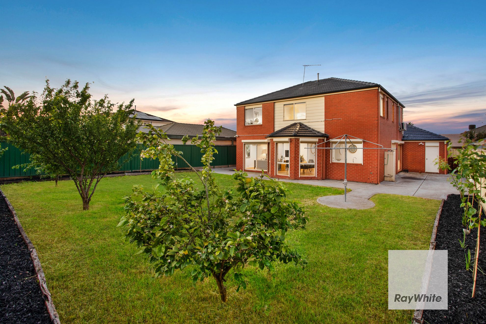 27 Tussock Crescent — photo 16 of 20
