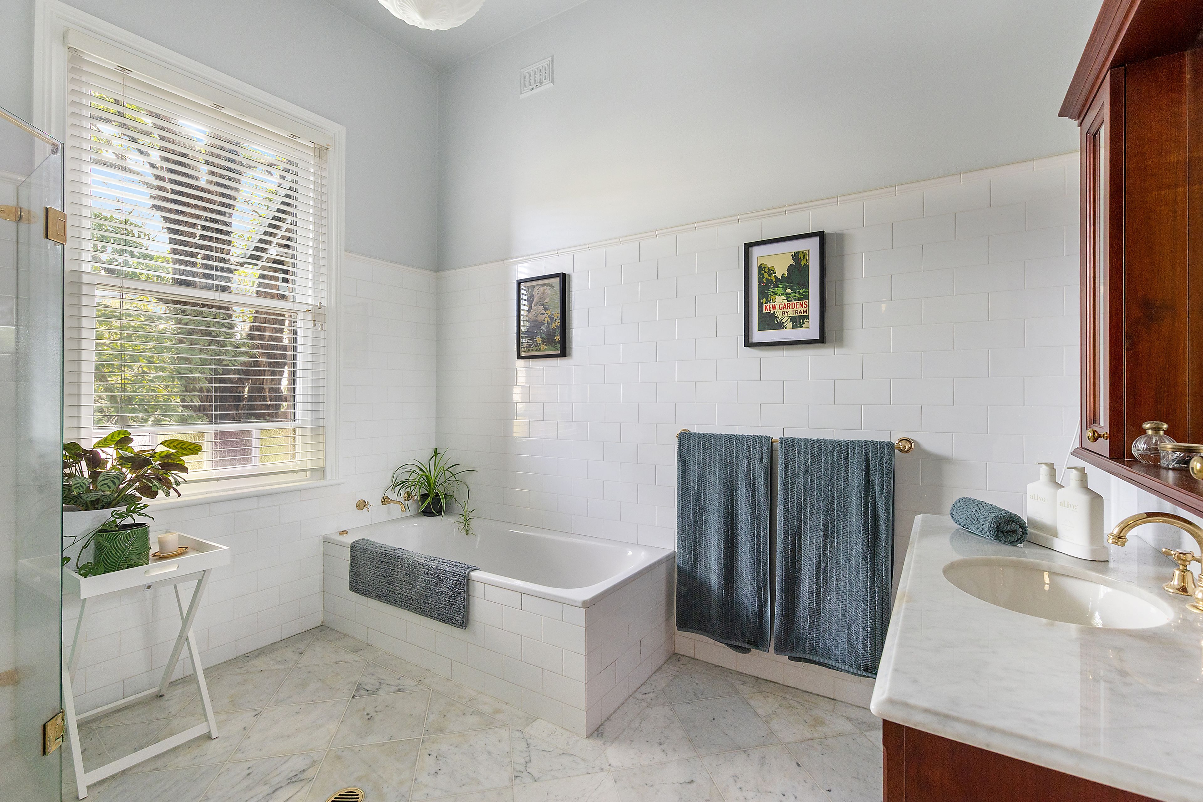 8 Ku-ring-gai Avenue, Turramurra, NSW 2074