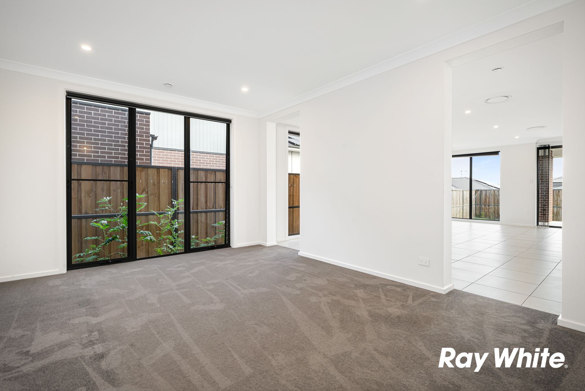 250 Commercial Road — photo 6 of 11