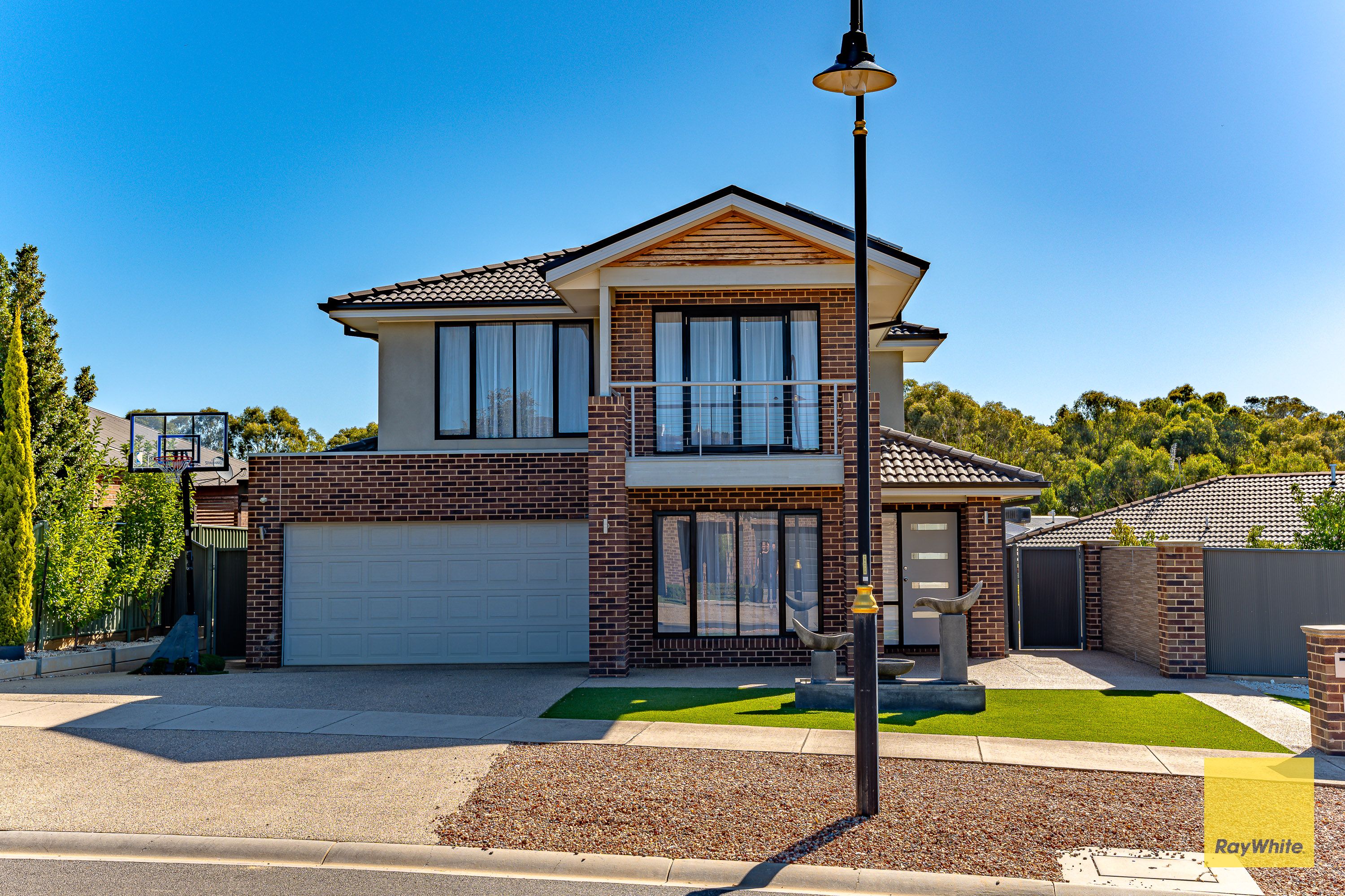 6 Roxburgh Crescent, Junortoun, VIC 3551