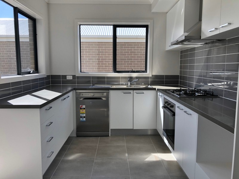 200 Wheelers Park Drive, Cranbourne North, VIC 3977