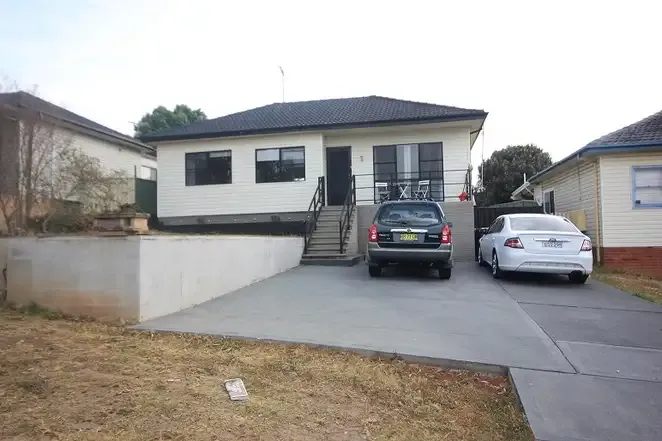 5 Bundarra Road, Campbelltown, NSW 2560