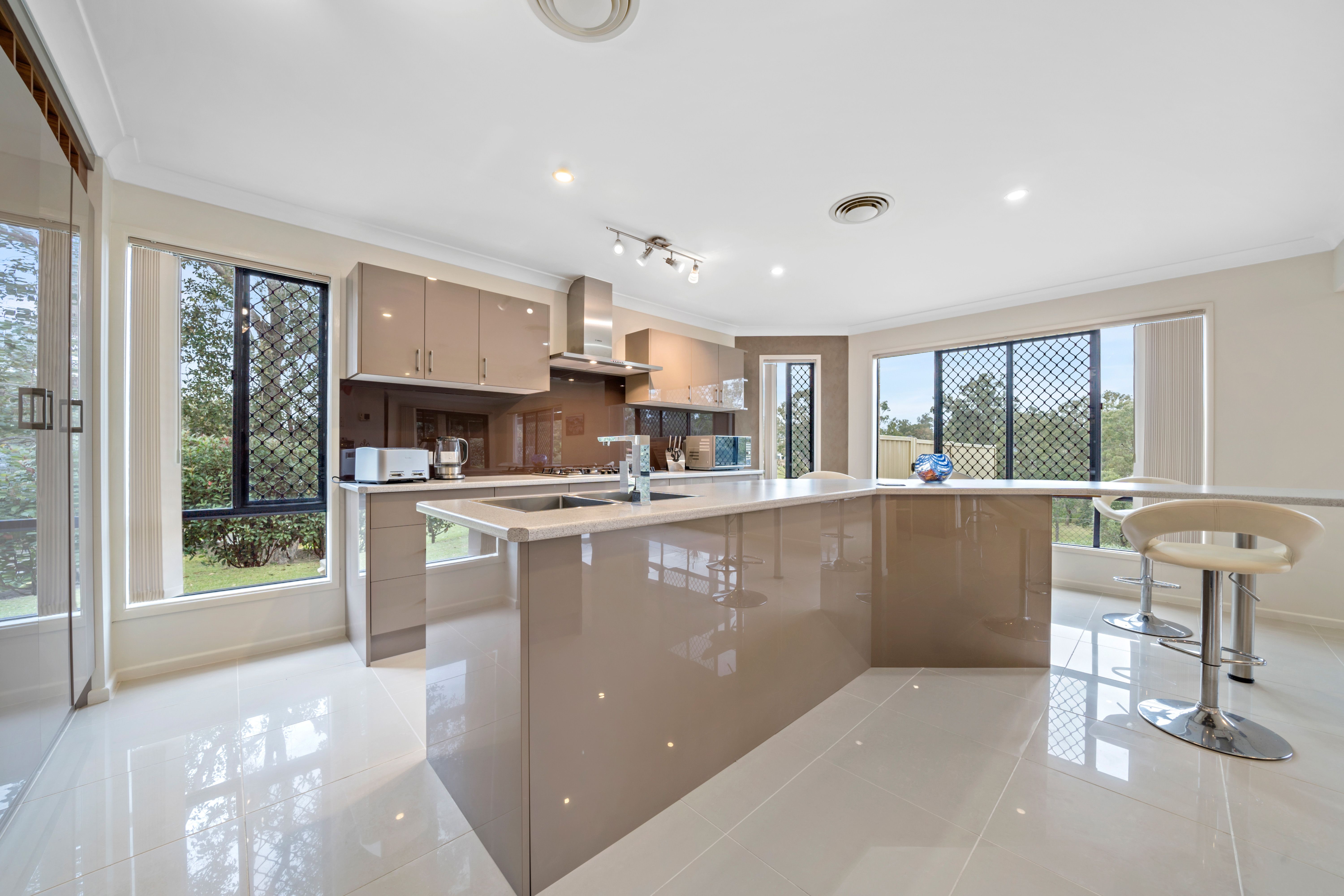 27 Borrowdale Court, Mundoolun, QLD 4285