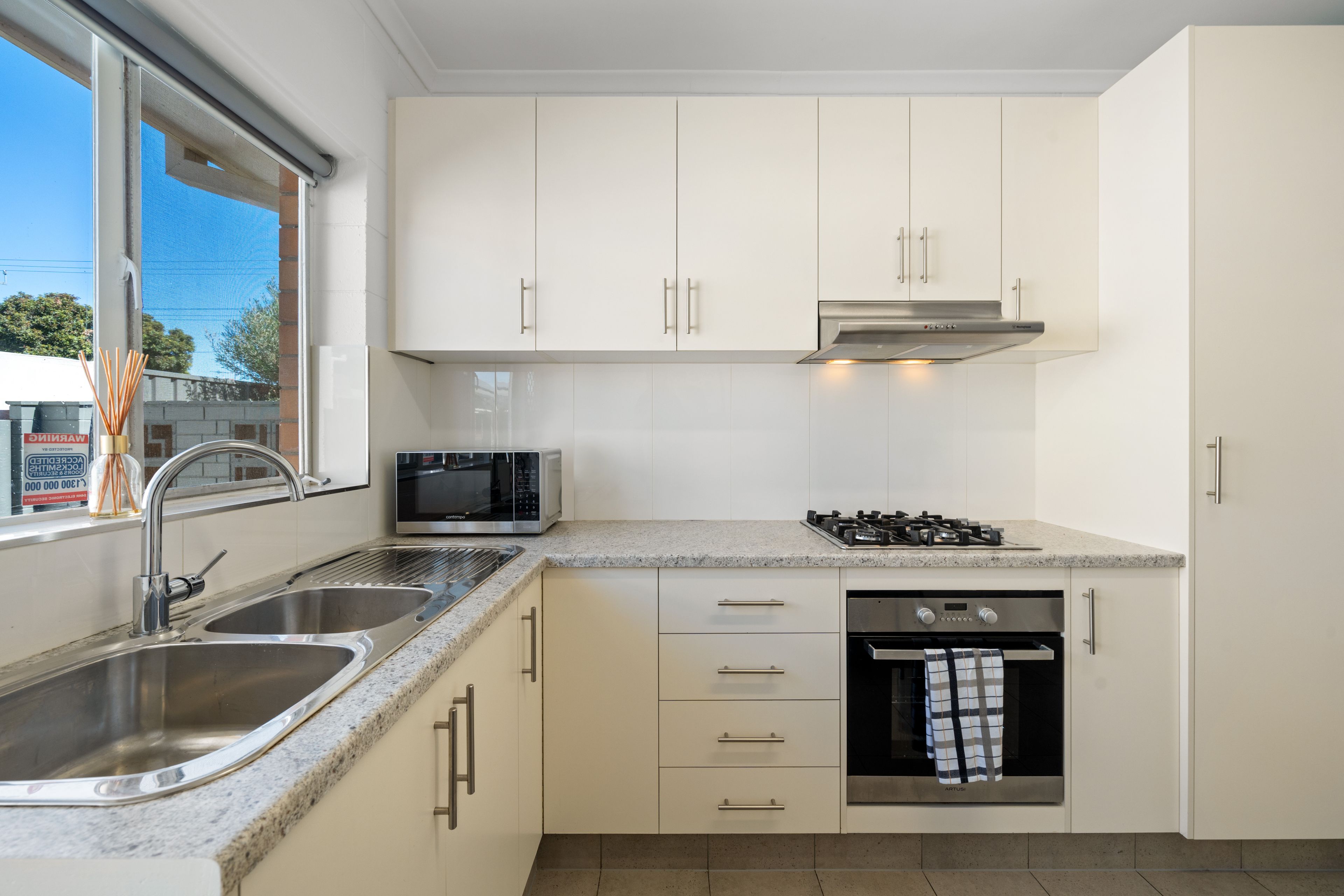 1/37 Dampier Avenue — photo 7 of 21
