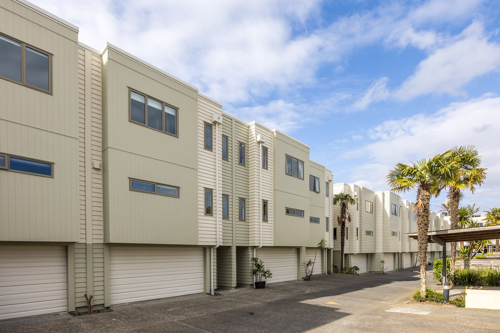 L4/21 Hunters Park Drive, Three Kings, Auckland City
